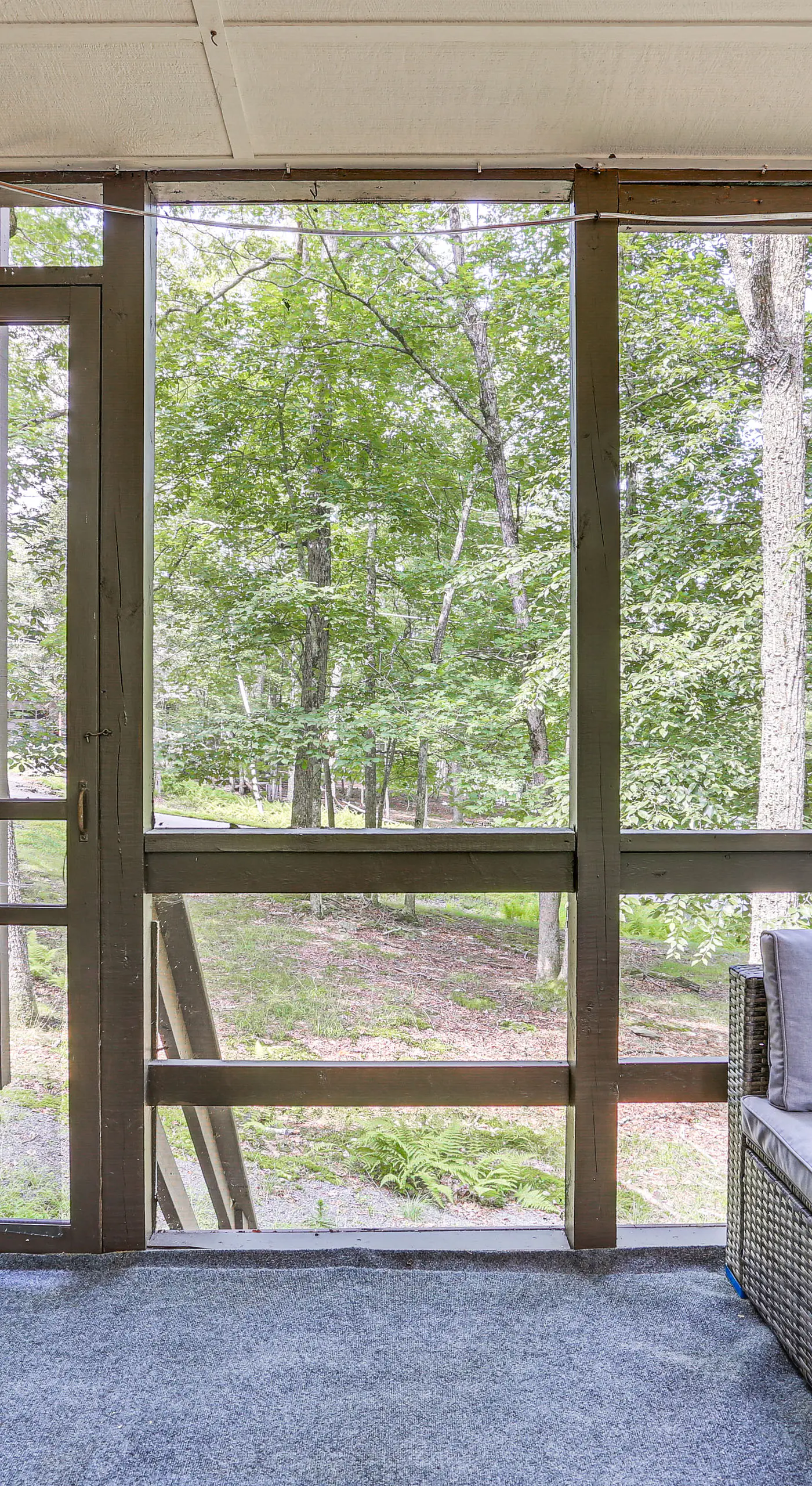 Screened Porch & Deck: Pet-Friendly Poconos Escape