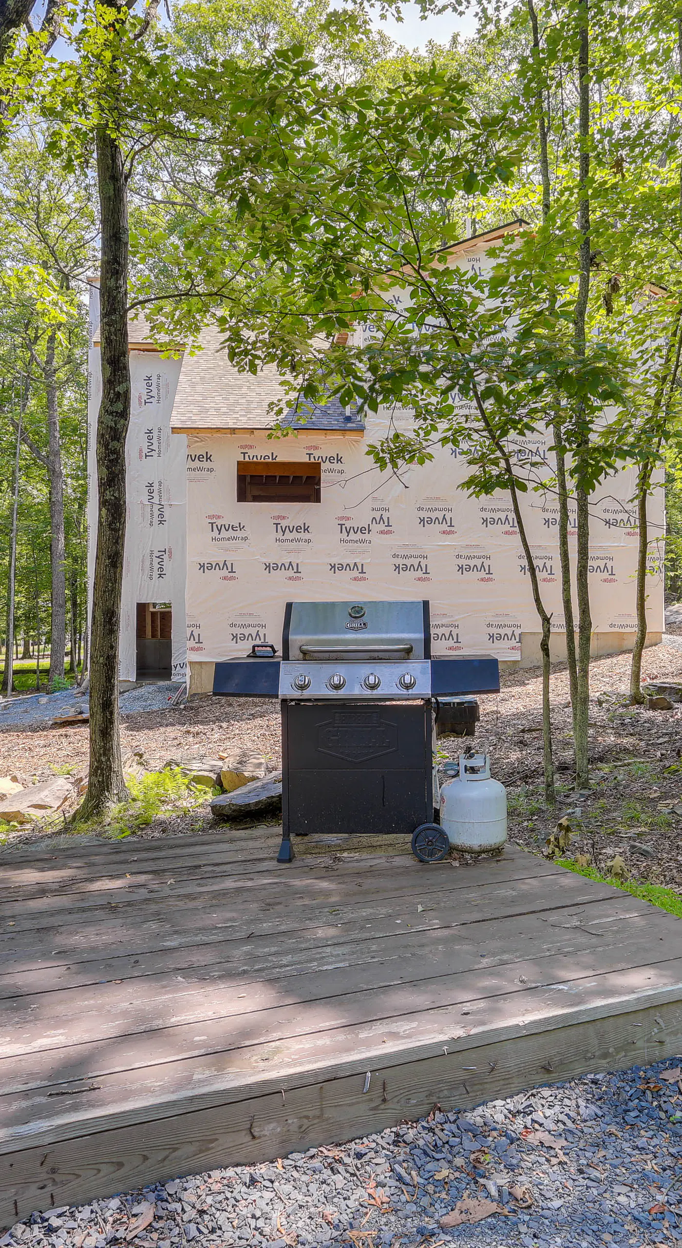 Screened Porch & Deck: Pet-Friendly Poconos Escape