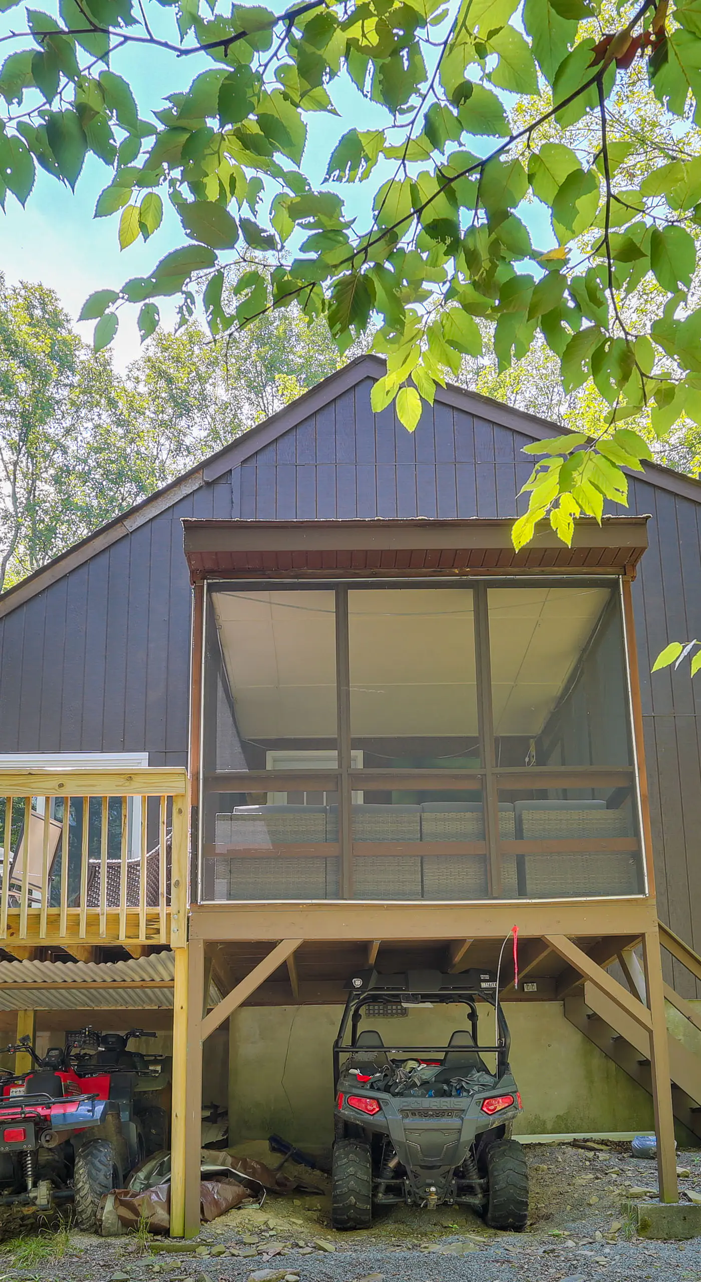 Screened Porch & Deck: Pet-Friendly Poconos Escape