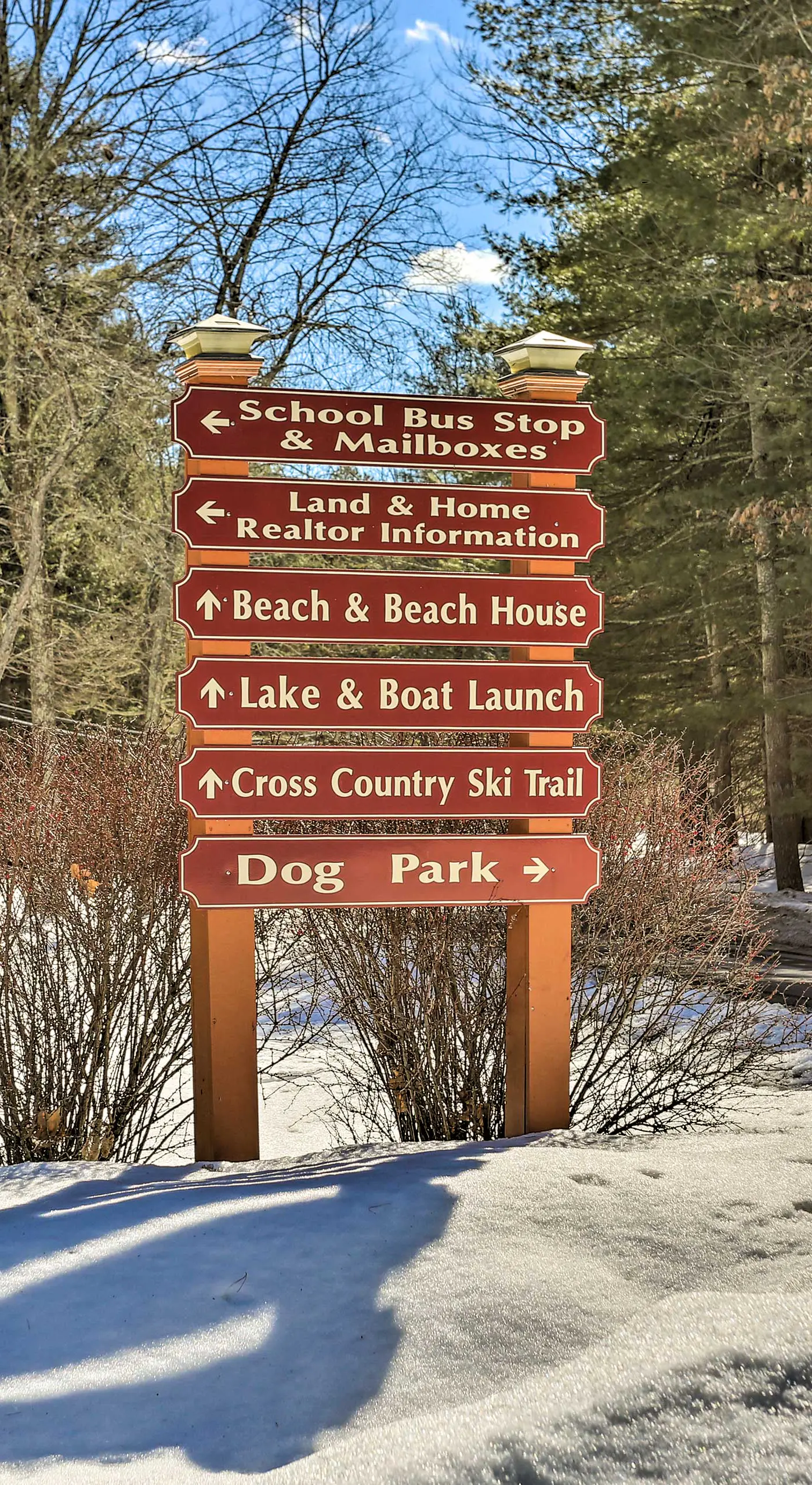 Screened Porch & Deck: Pet-Friendly Poconos Escape