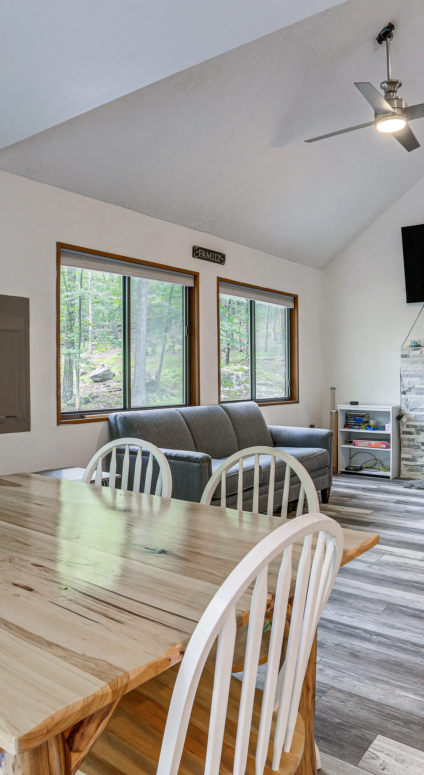 Screened Porch & Deck: Pet-Friendly Poconos Escape