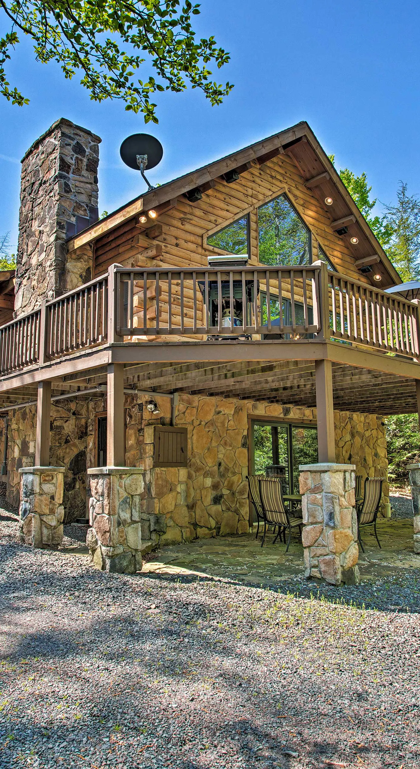 Fire Pit & Hot Tub: Poconos Family Cabin!