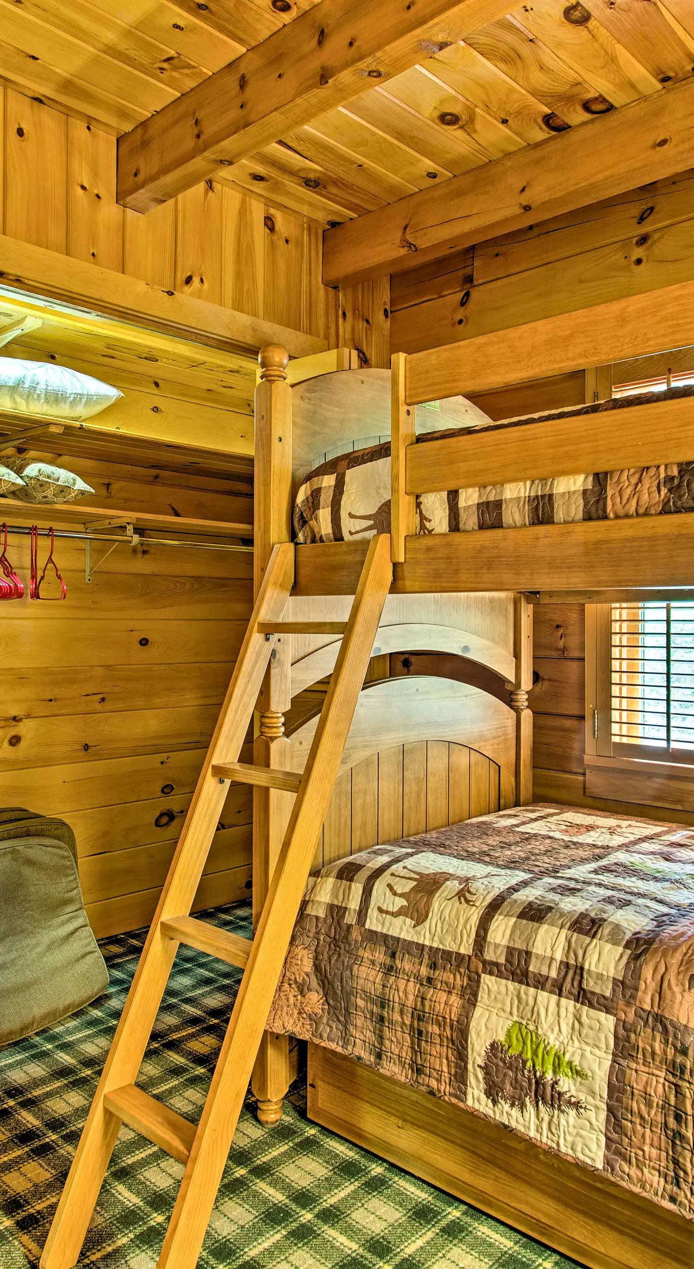 Fire Pit & Hot Tub: Poconos Family Cabin!