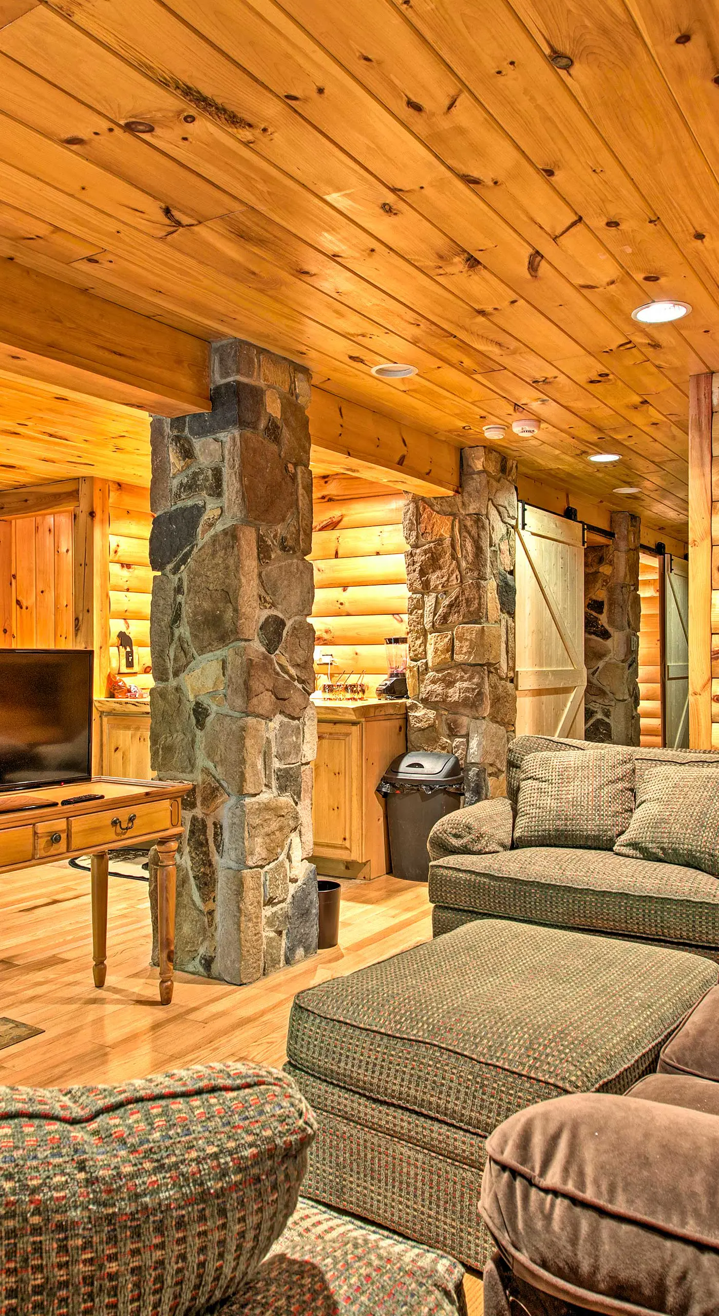Fire Pit & Hot Tub: Poconos Family Cabin!