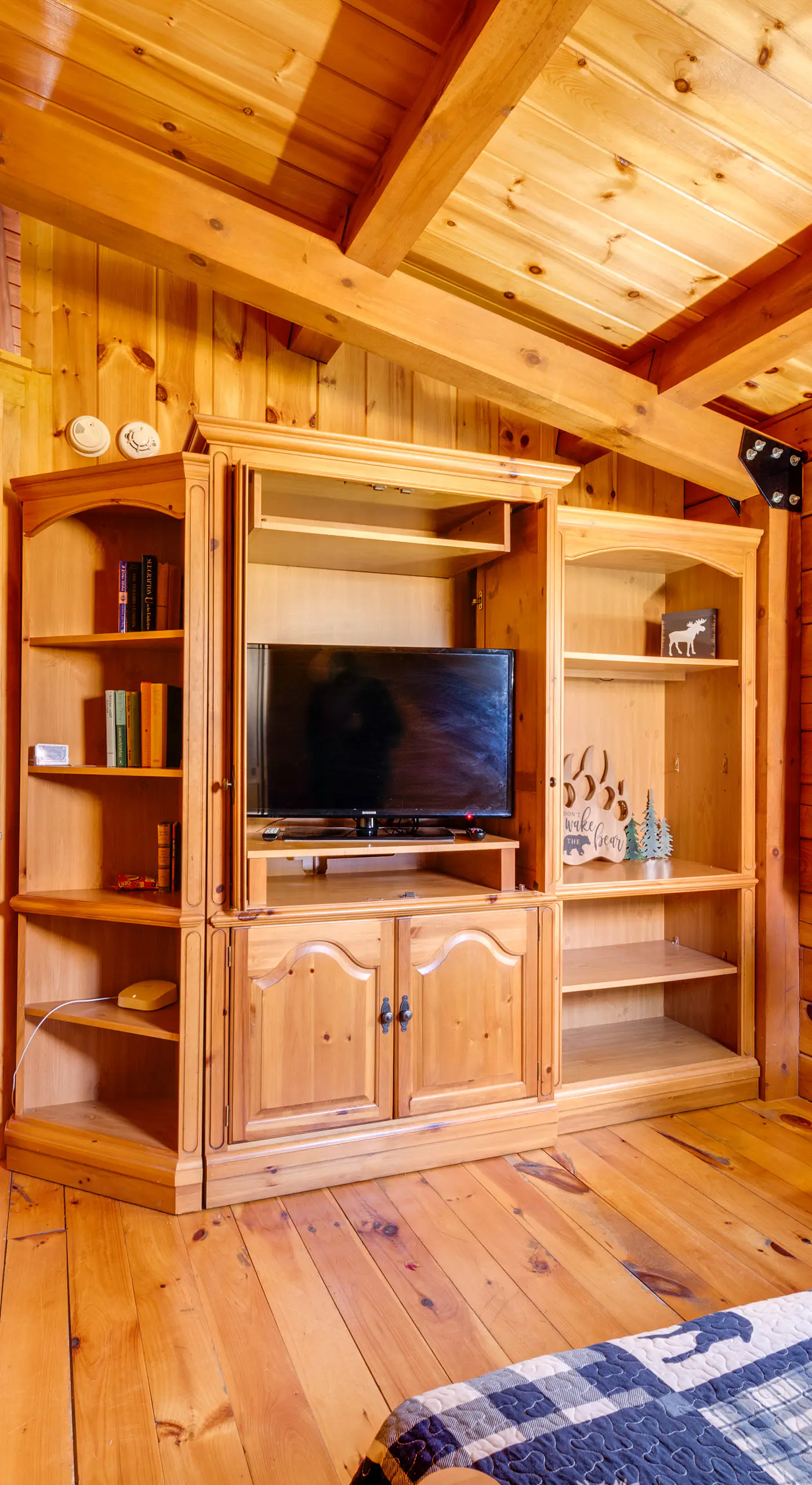 Fire Pit & Hot Tub: Poconos Family Cabin!