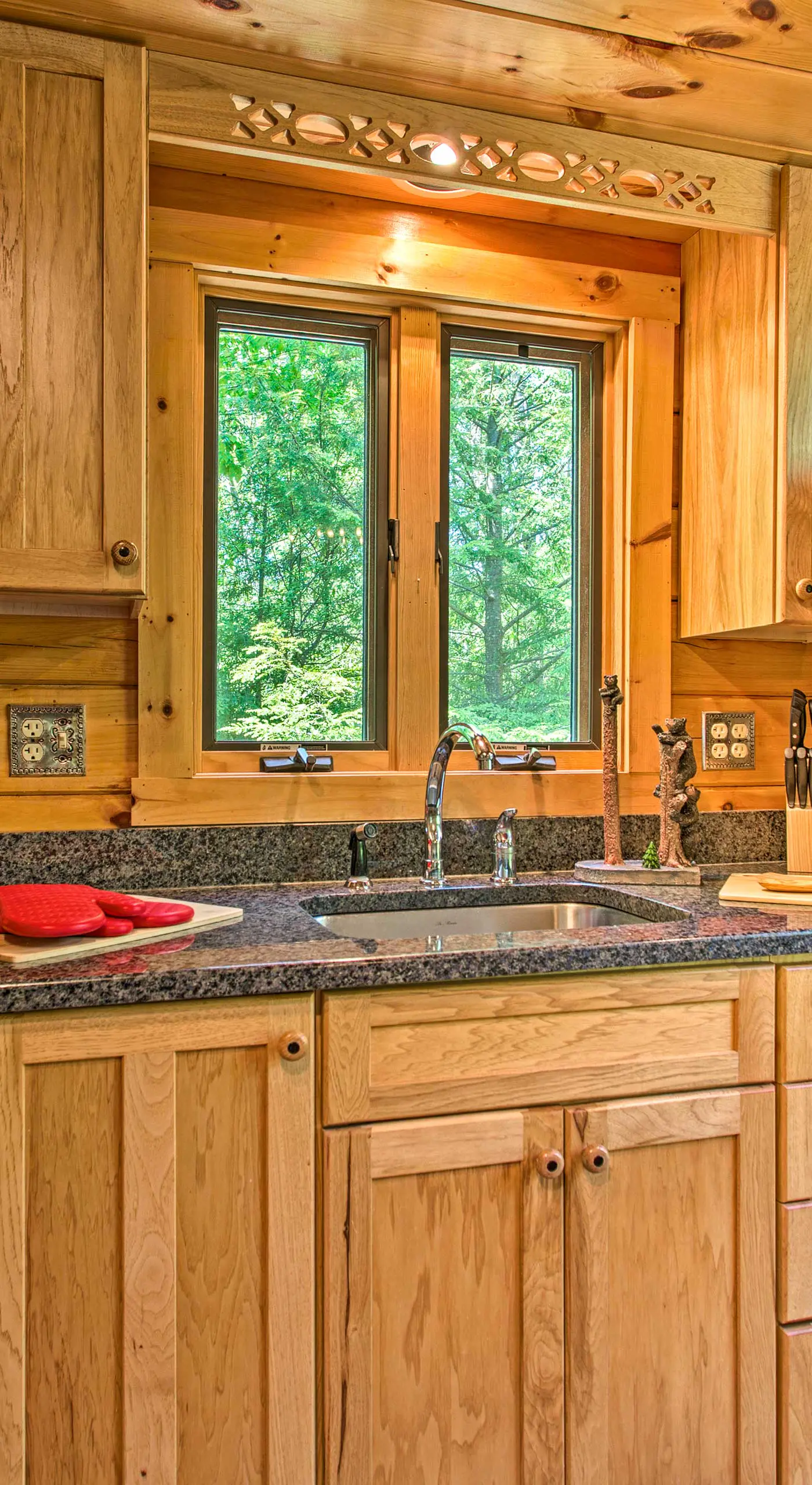 Fire Pit & Hot Tub: Poconos Family Cabin!