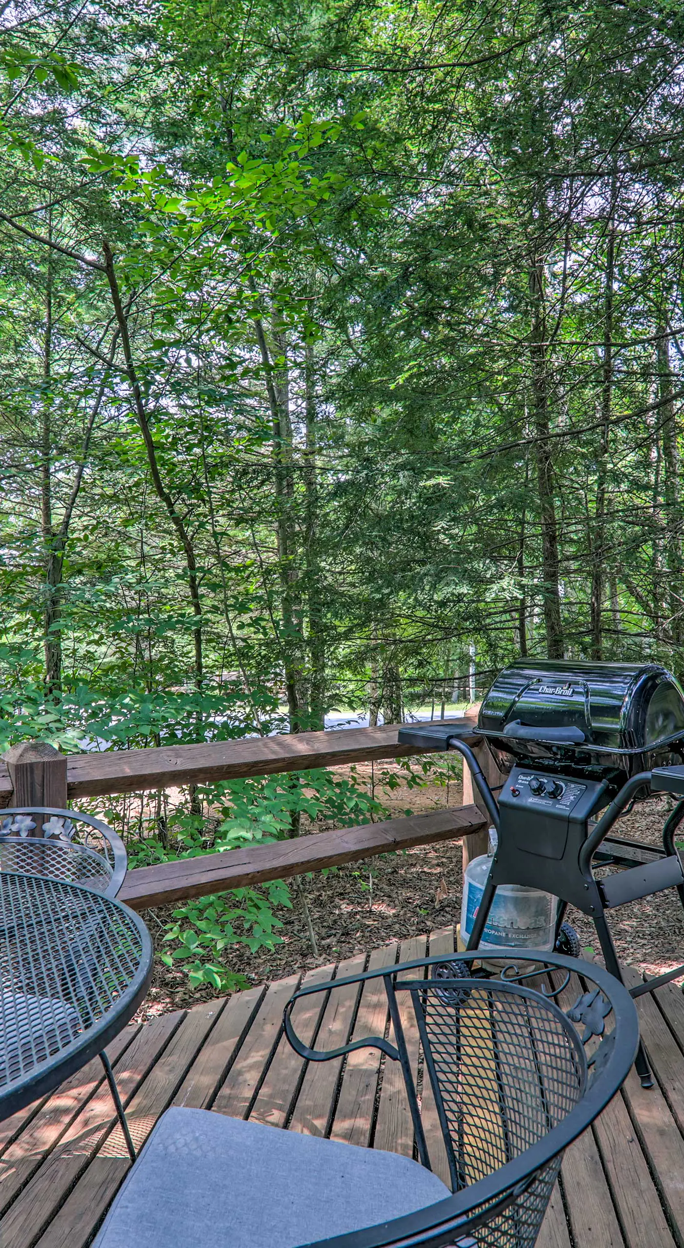 Unwind Fireside & Walk to Slopes! Poconos Getaway