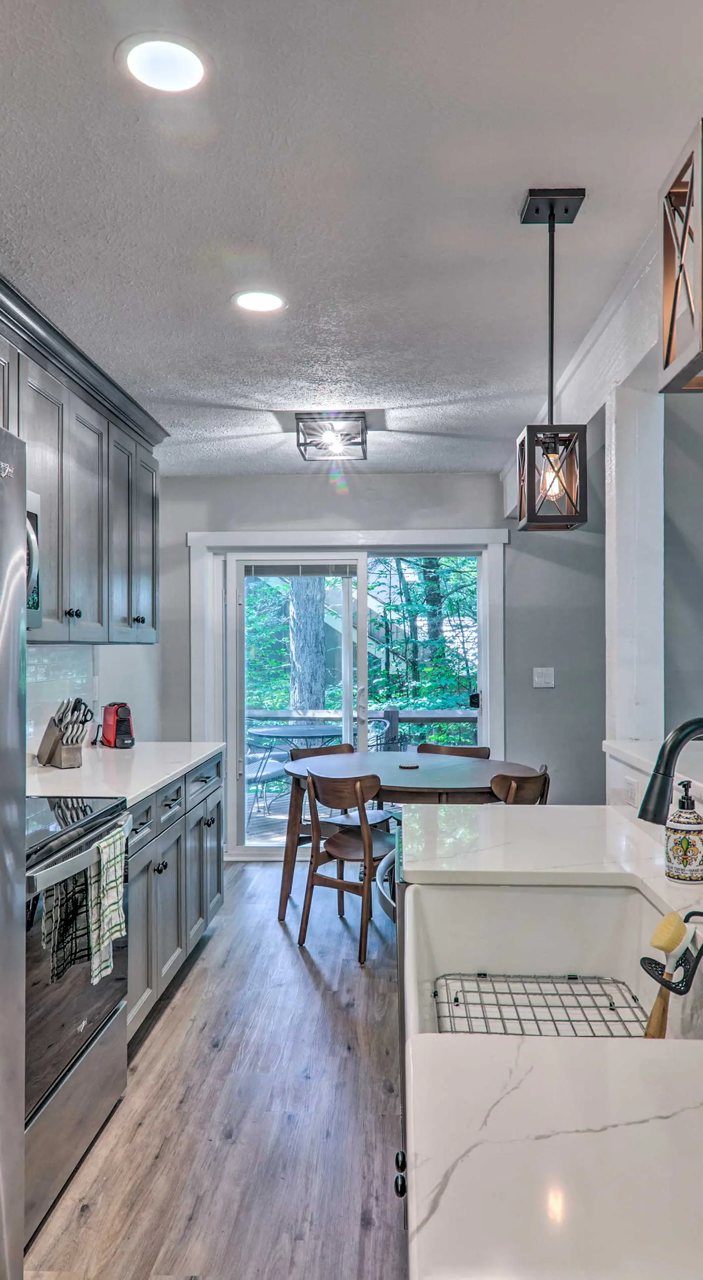 Unwind Fireside & Walk to Slopes! Poconos Getaway