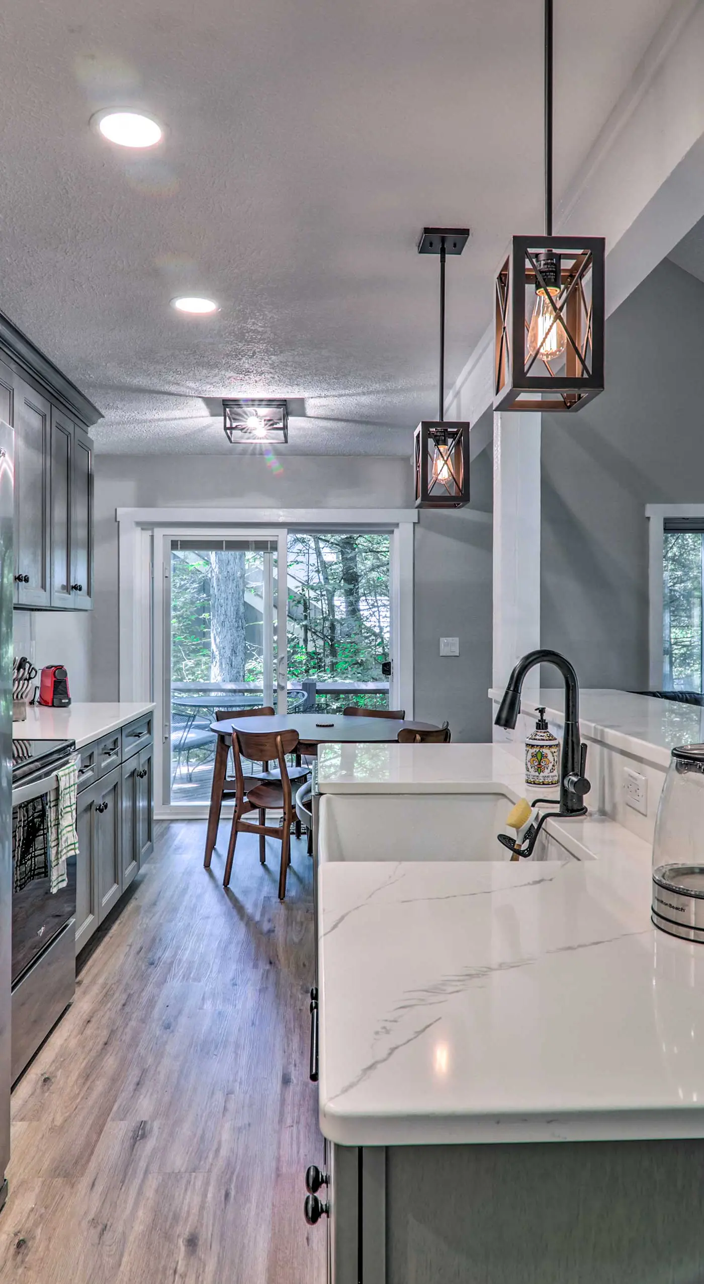 Unwind Fireside & Walk to Slopes! Poconos Getaway