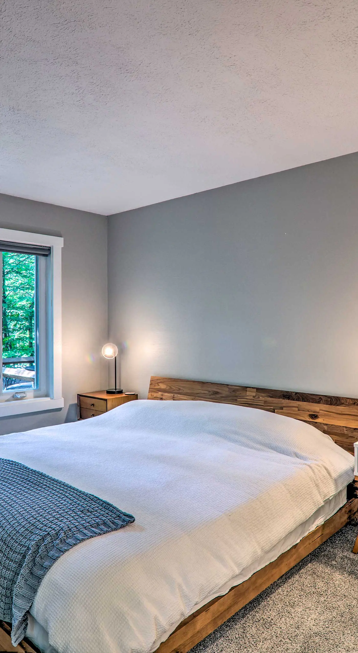 Unwind Fireside & Walk to Slopes! Poconos Getaway