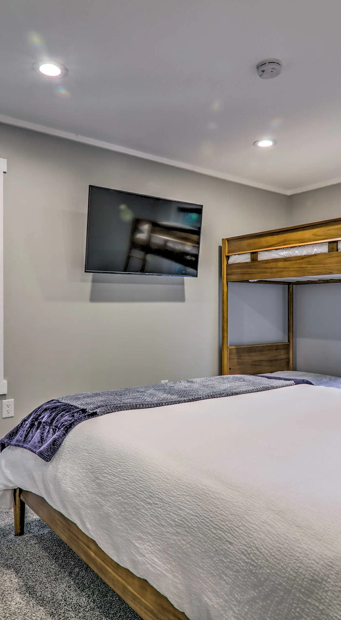 Unwind Fireside & Walk to Slopes! Poconos Getaway
