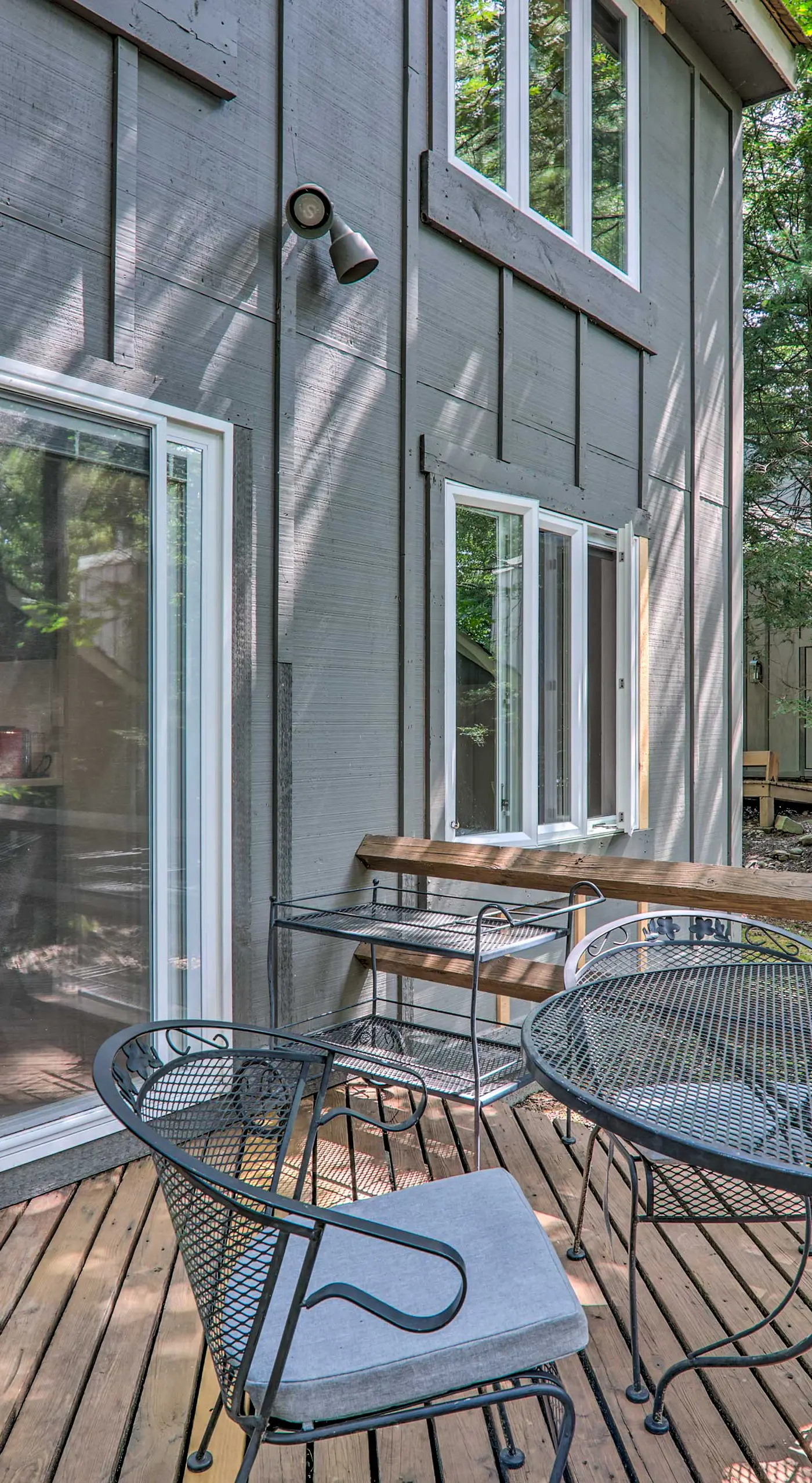 Unwind Fireside & Walk to Slopes! Poconos Getaway