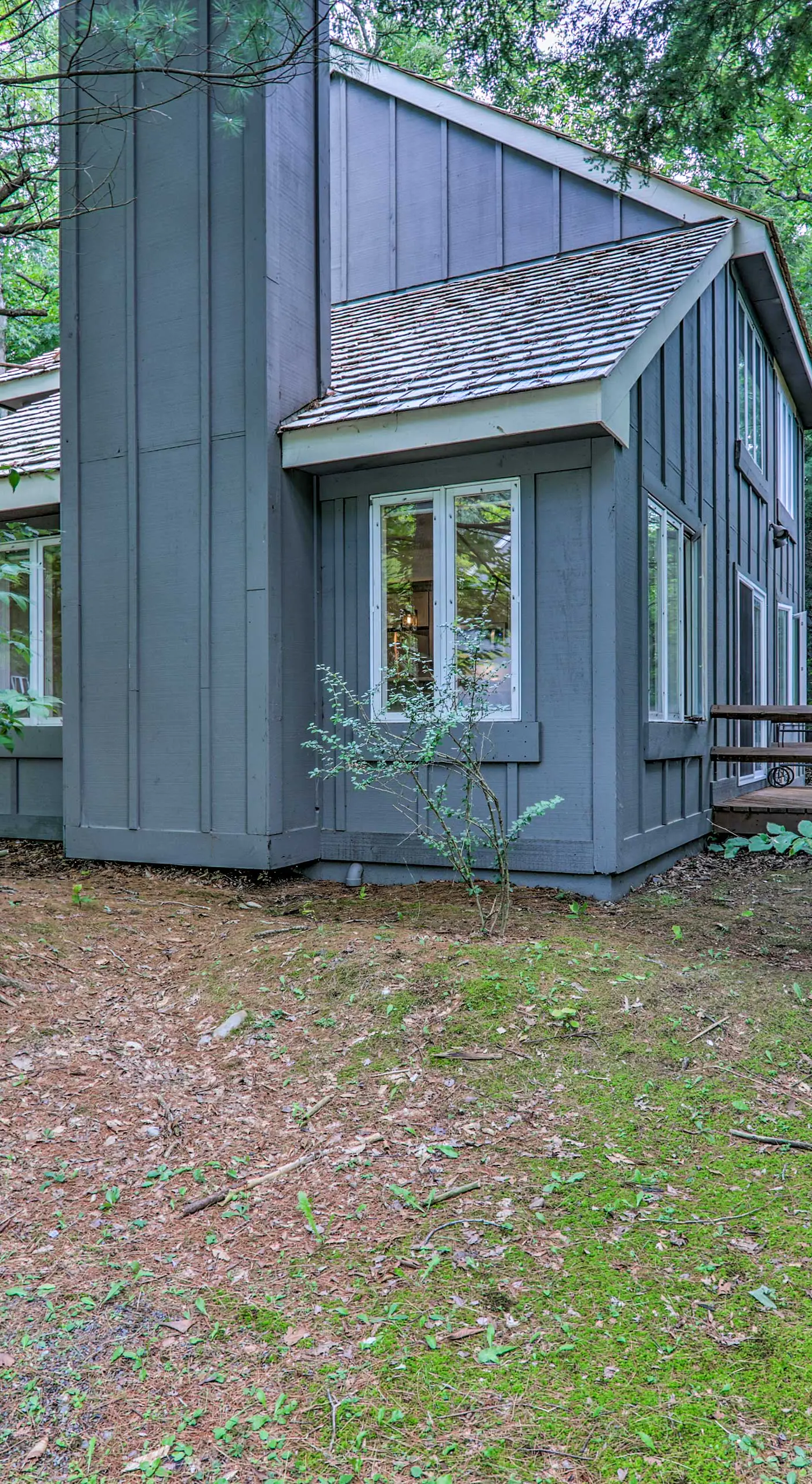 Unwind Fireside & Walk to Slopes! Poconos Getaway