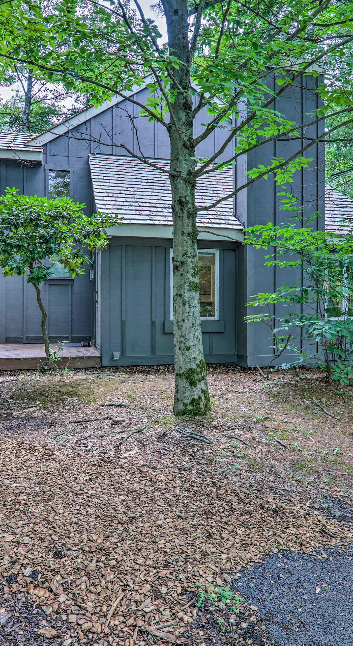 Unwind Fireside & Walk to Slopes! Poconos Getaway
