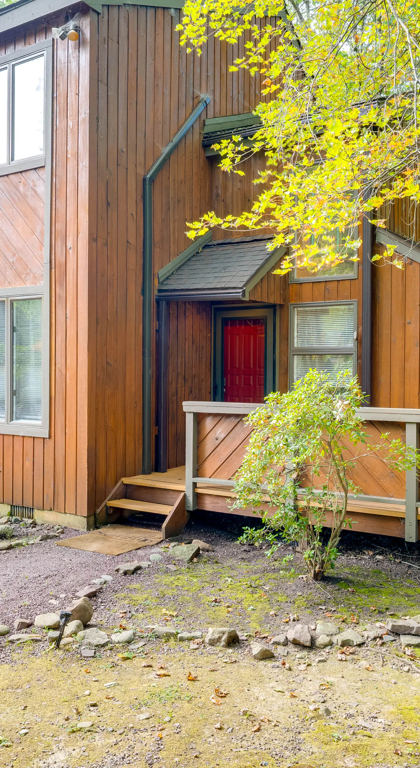 Near Skiing & Lakes: Contemporary Poconos Townhome
