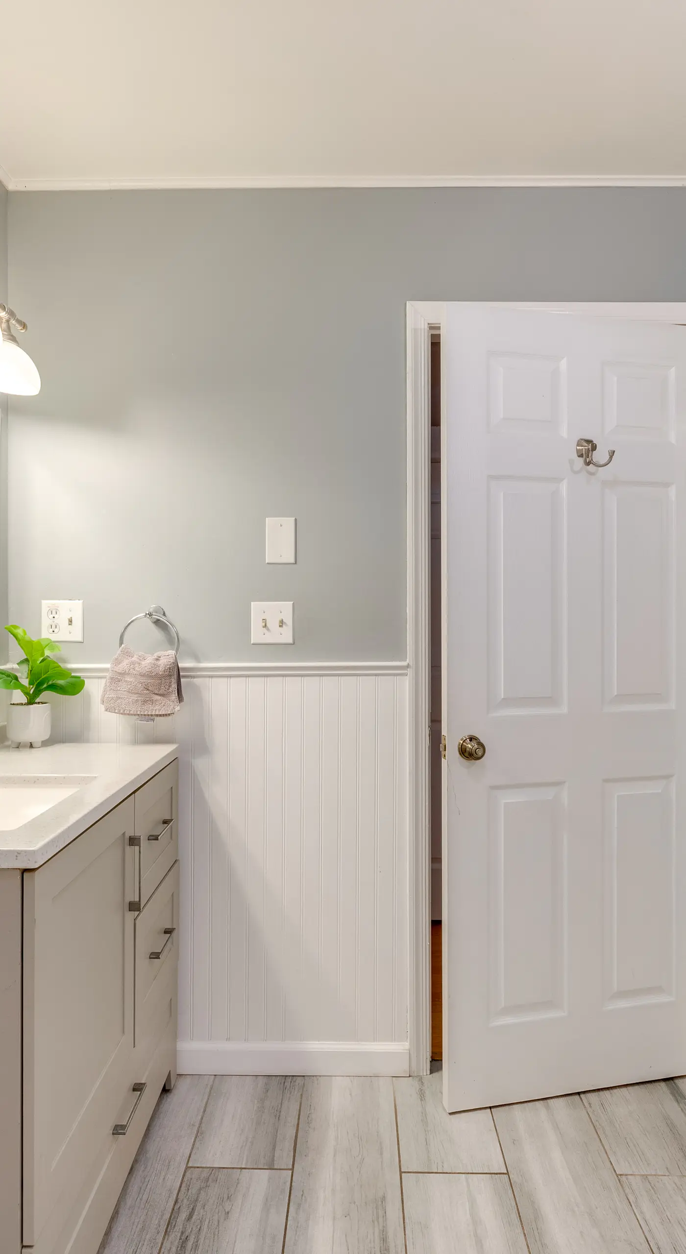 Near Skiing & Lakes: Contemporary Poconos Townhome