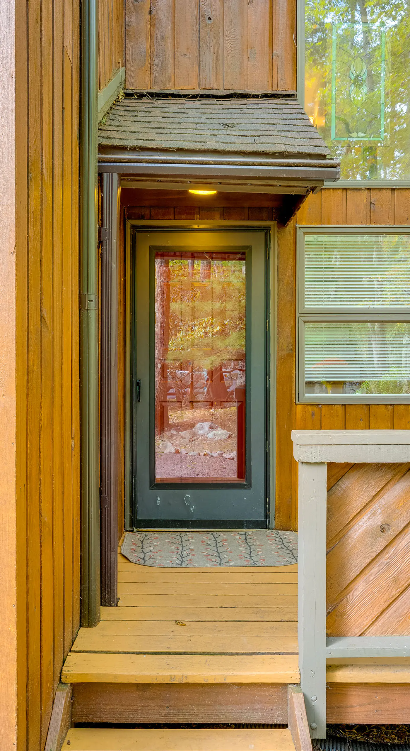 Near Skiing & Lakes: Contemporary Poconos Townhome