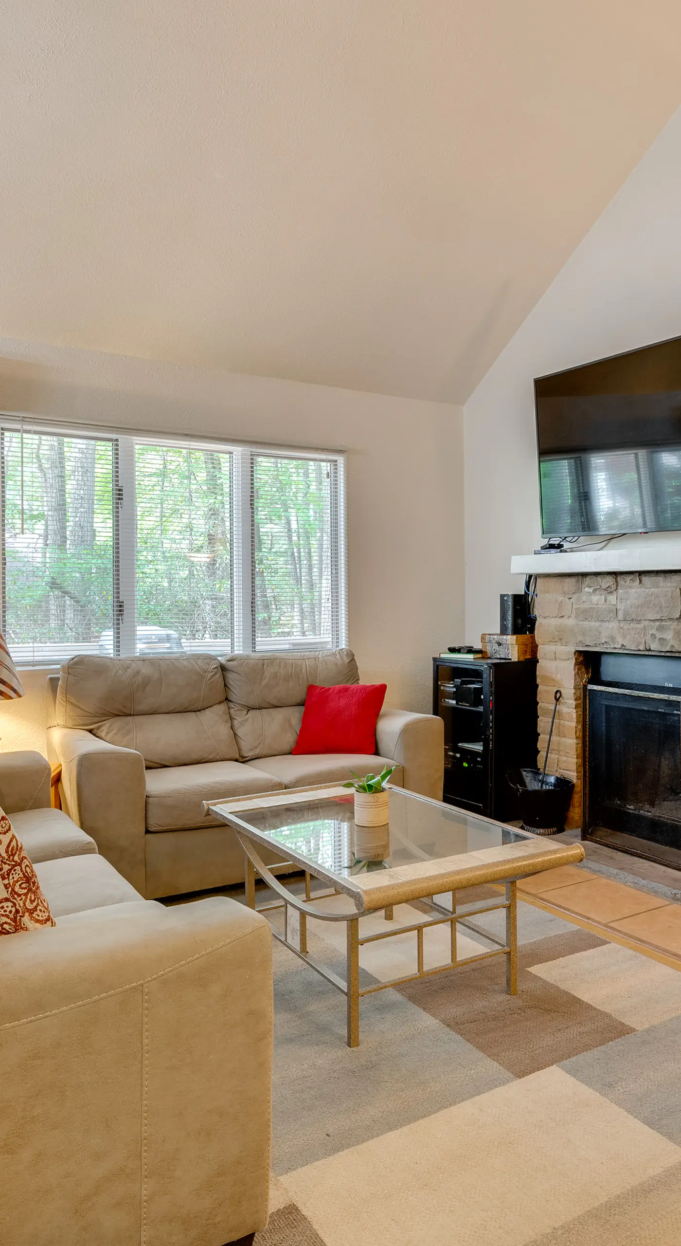 Near Skiing & Lakes: Contemporary Poconos Townhome