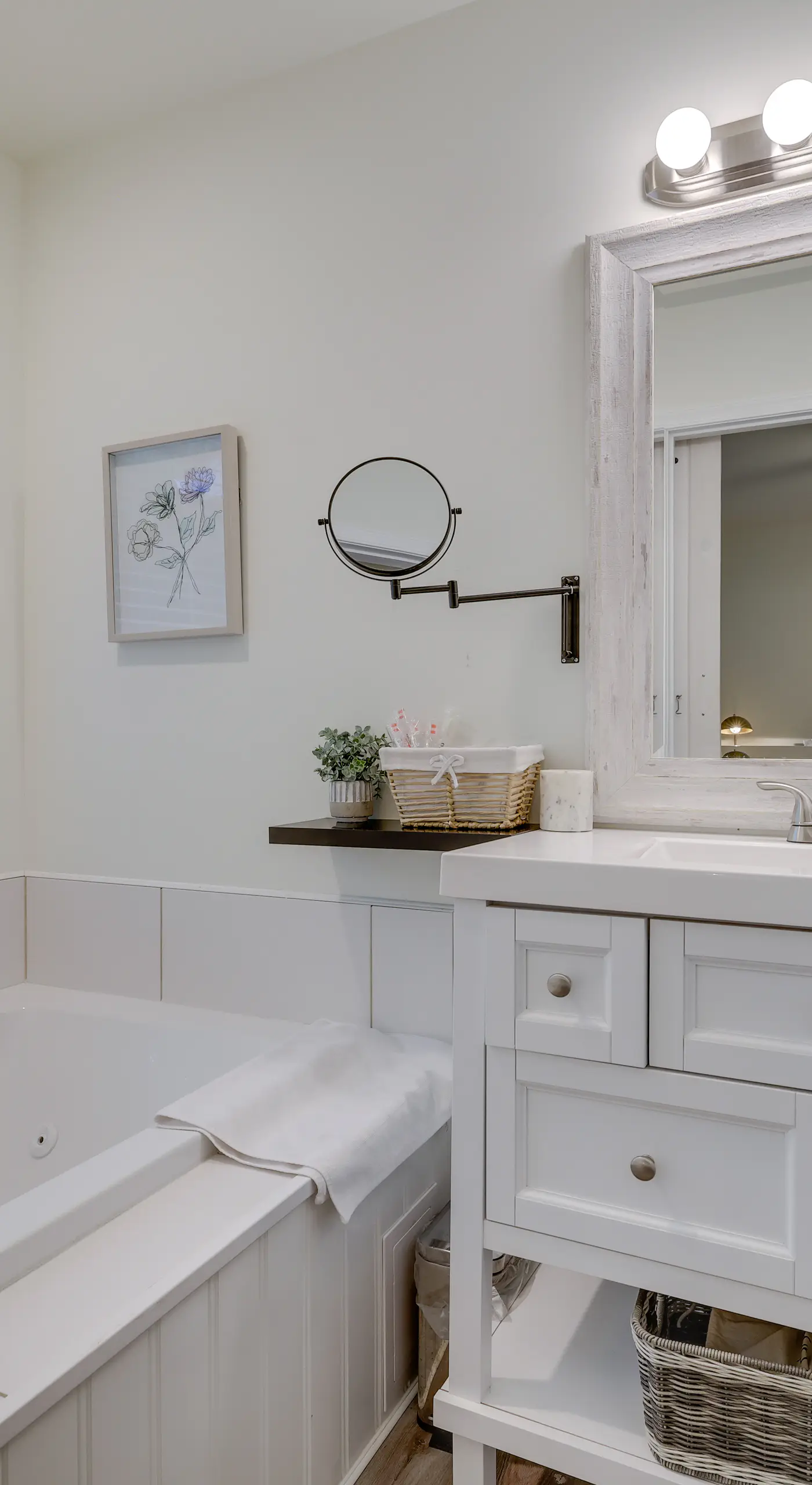 7 Mi to Camelback Mtn: Chic Penn Estates Home