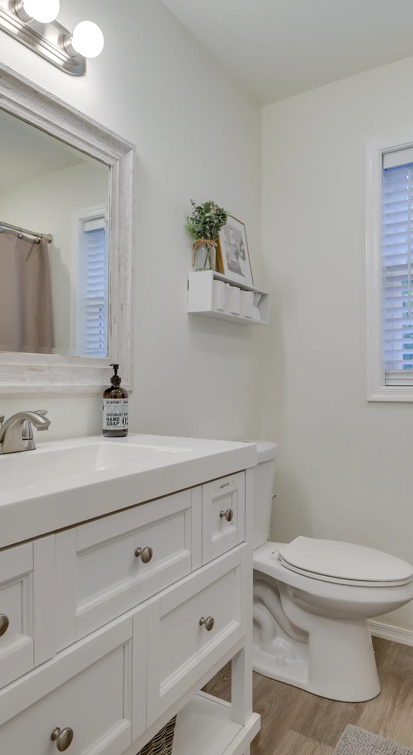 7 Mi to Camelback Mtn: Chic Penn Estates Home