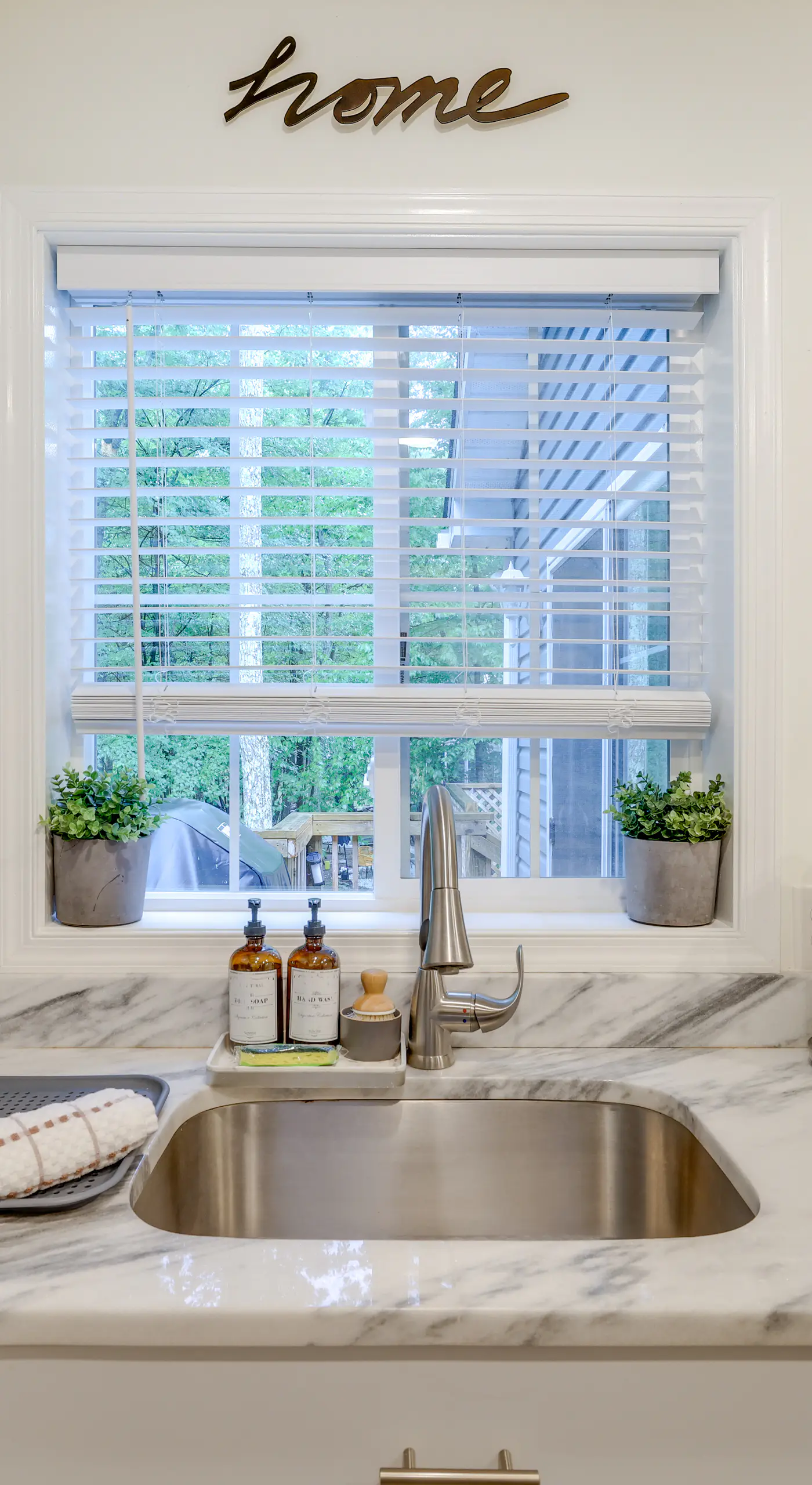 7 Mi to Camelback Mtn: Chic Penn Estates Home
