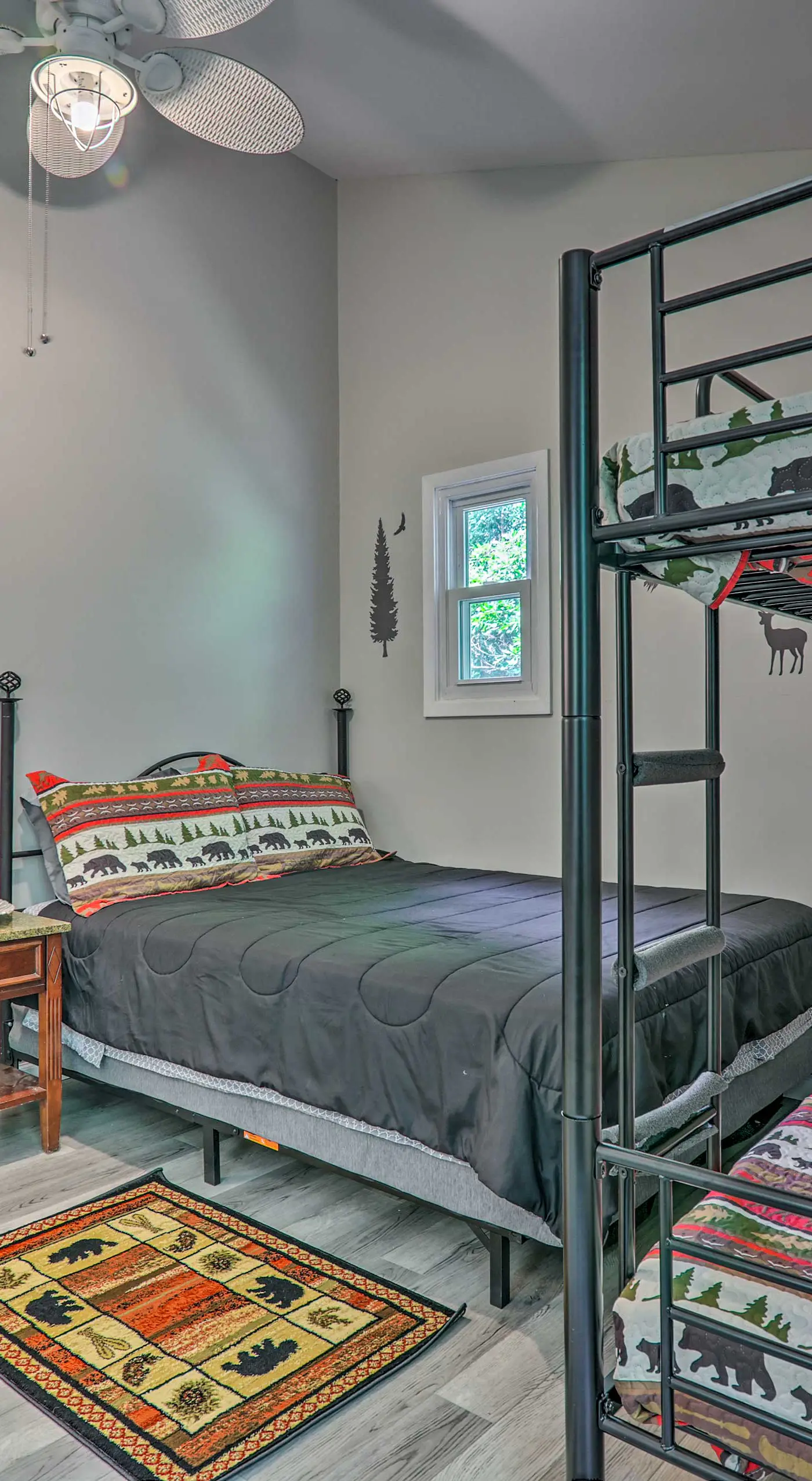 Fire Pit & Community Perks: Blakeslee Cottage!