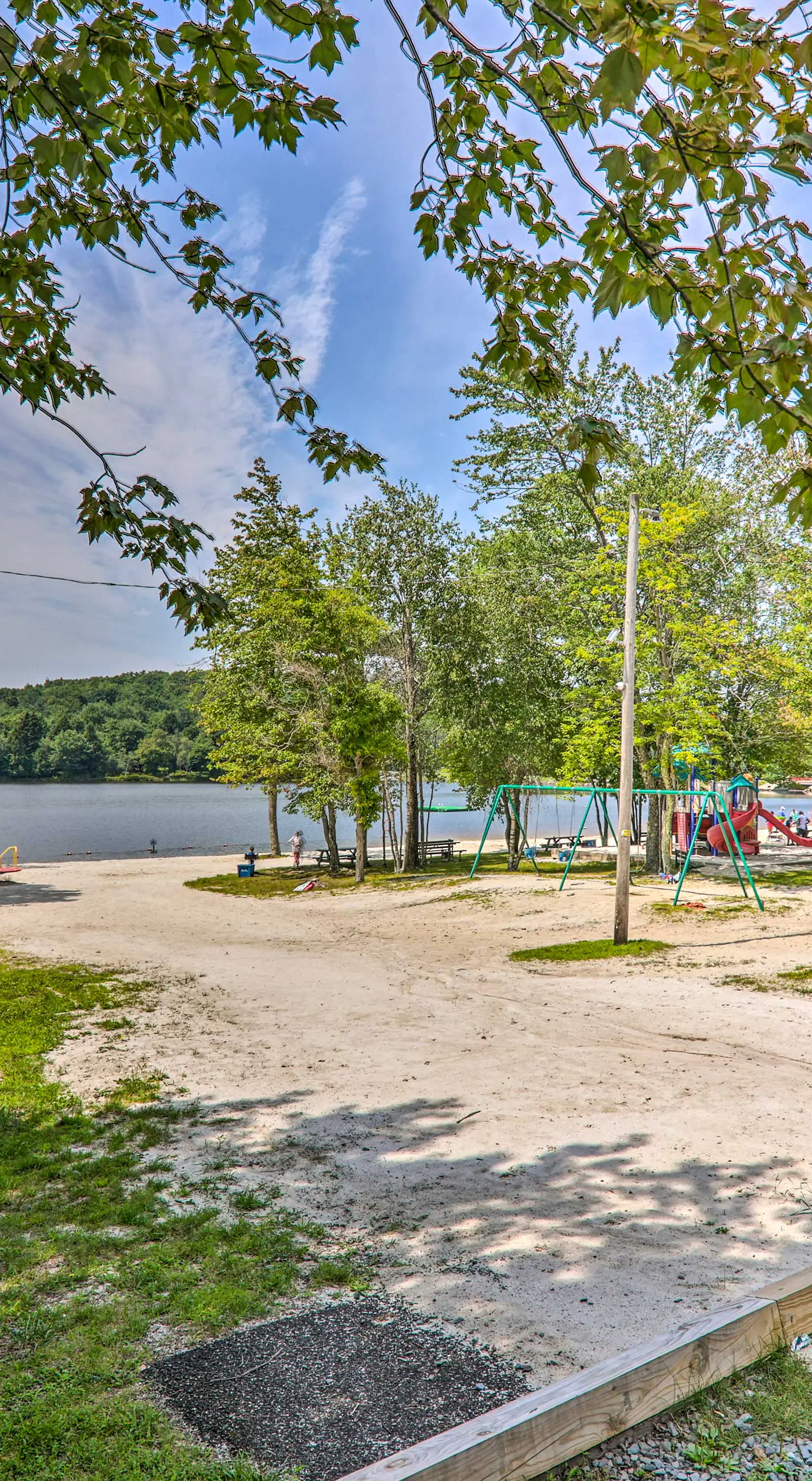 Fire Pit & Community Perks: Blakeslee Cottage!