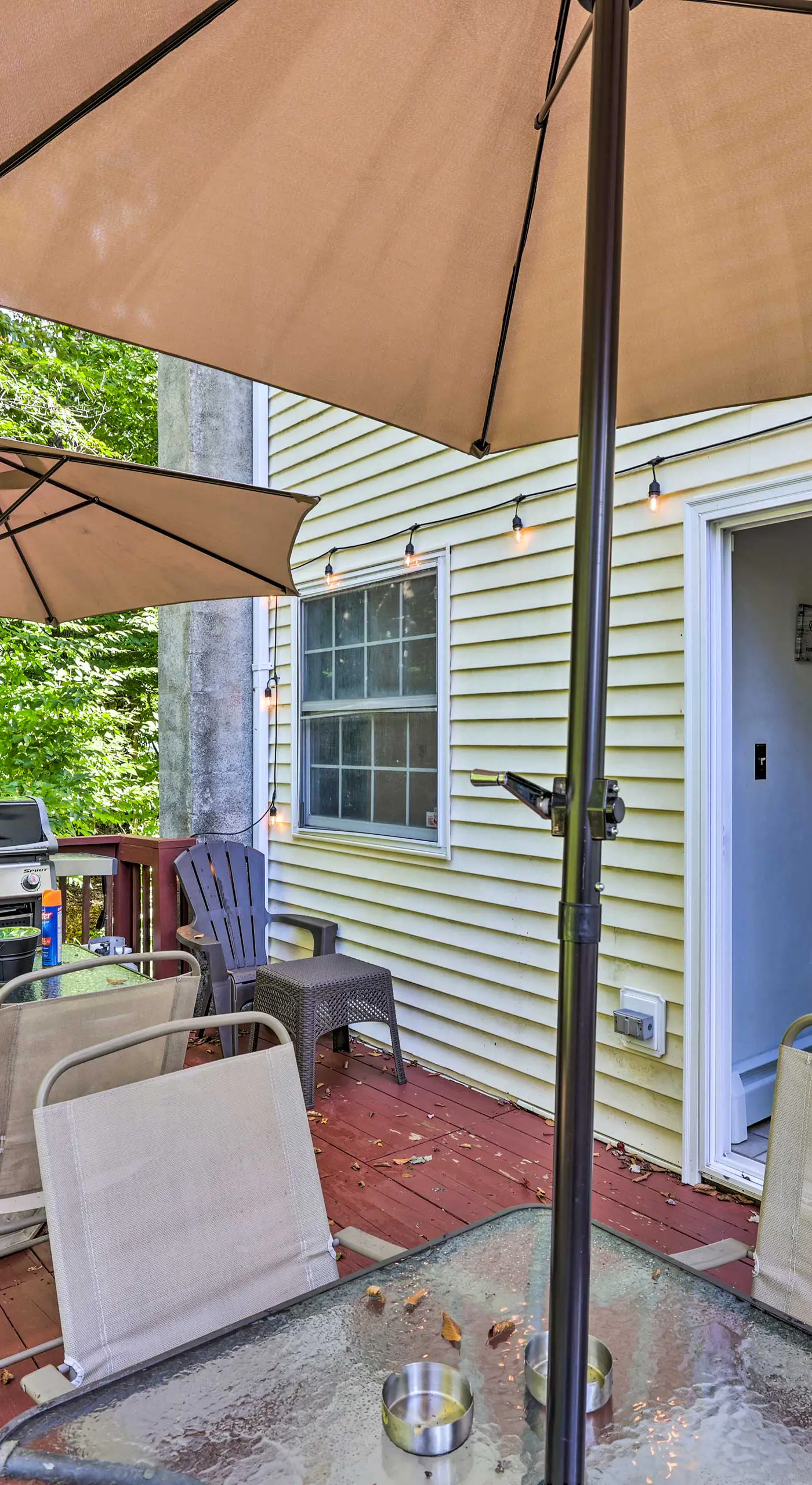 Deck & Backyard: Tobyhanna Family Home
