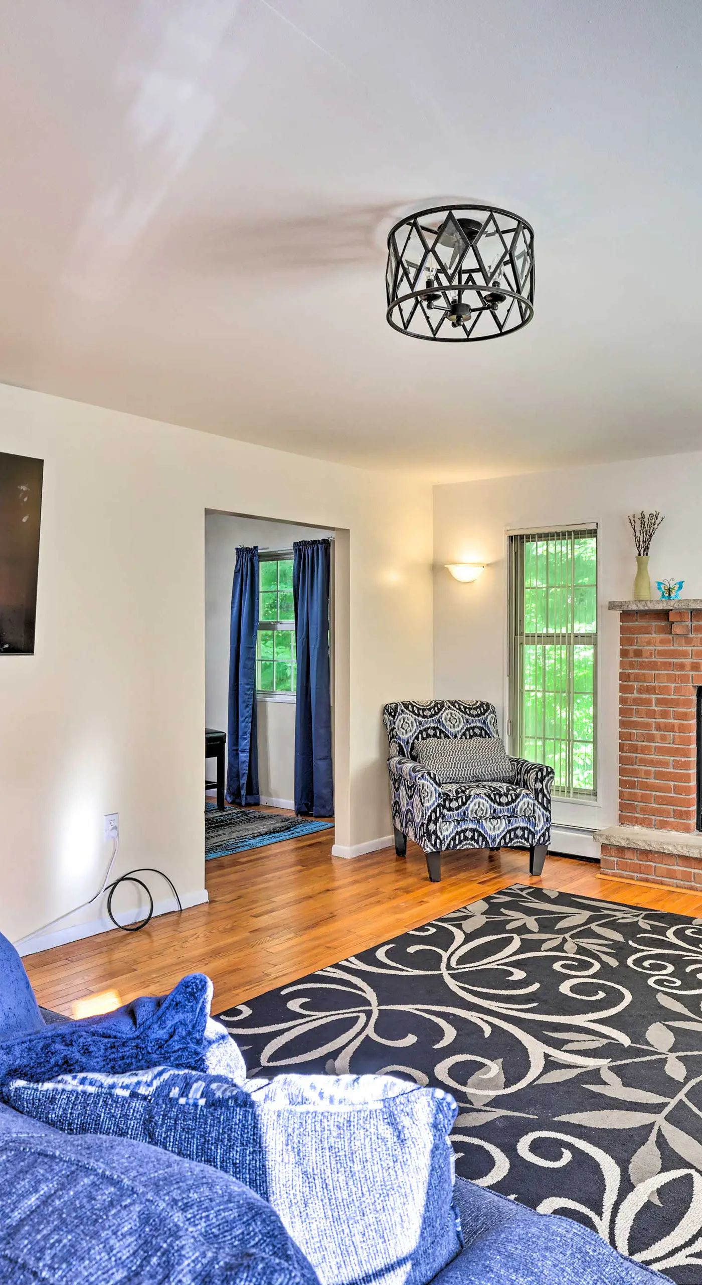 Deck & Backyard: Tobyhanna Family Home