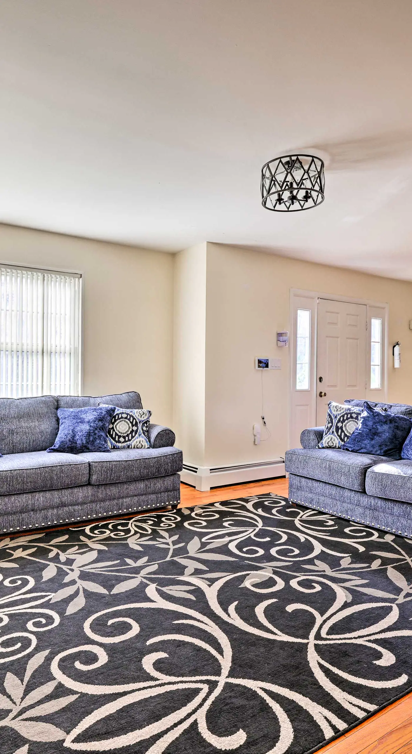 Deck & Backyard: Tobyhanna Family Home