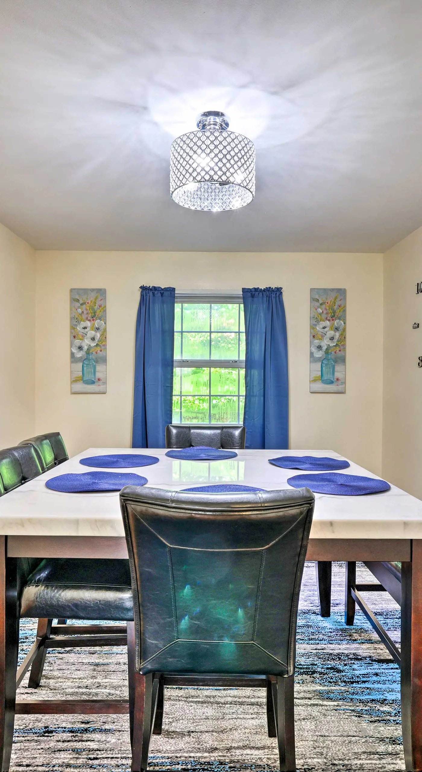 Deck & Backyard: Tobyhanna Family Home