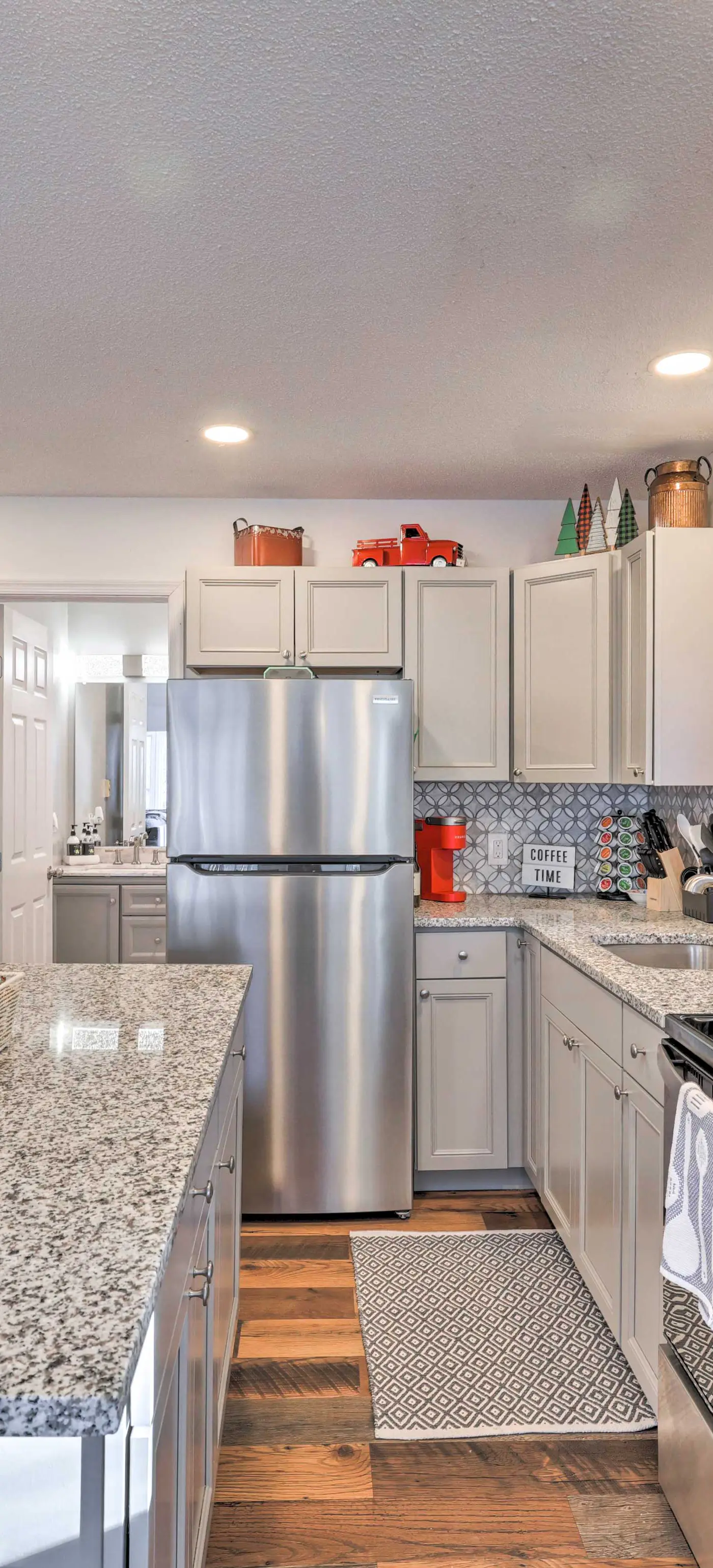 Hot Tub, Fire Pit & Game Room: Tobyhanna Home!