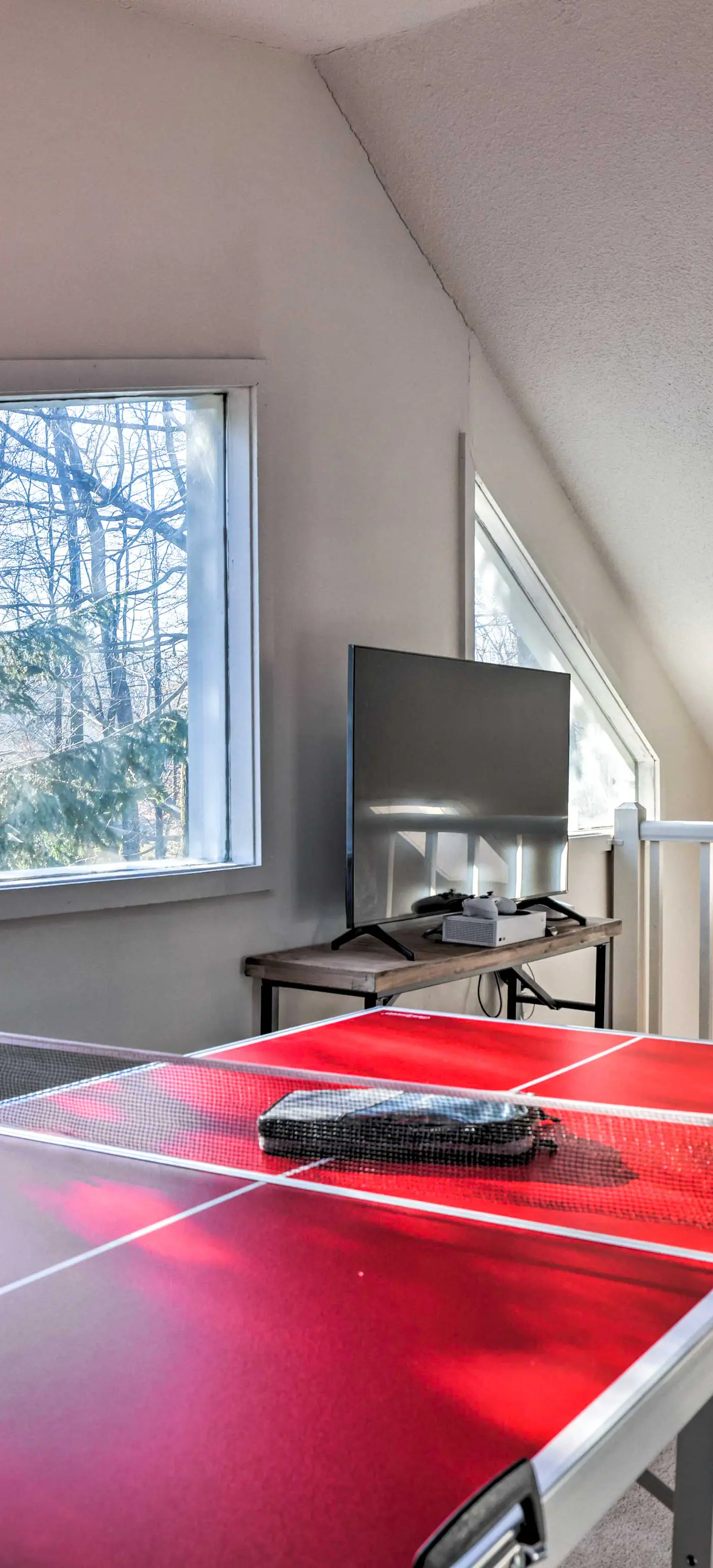 Hot Tub, Fire Pit & Game Room: Tobyhanna Home!