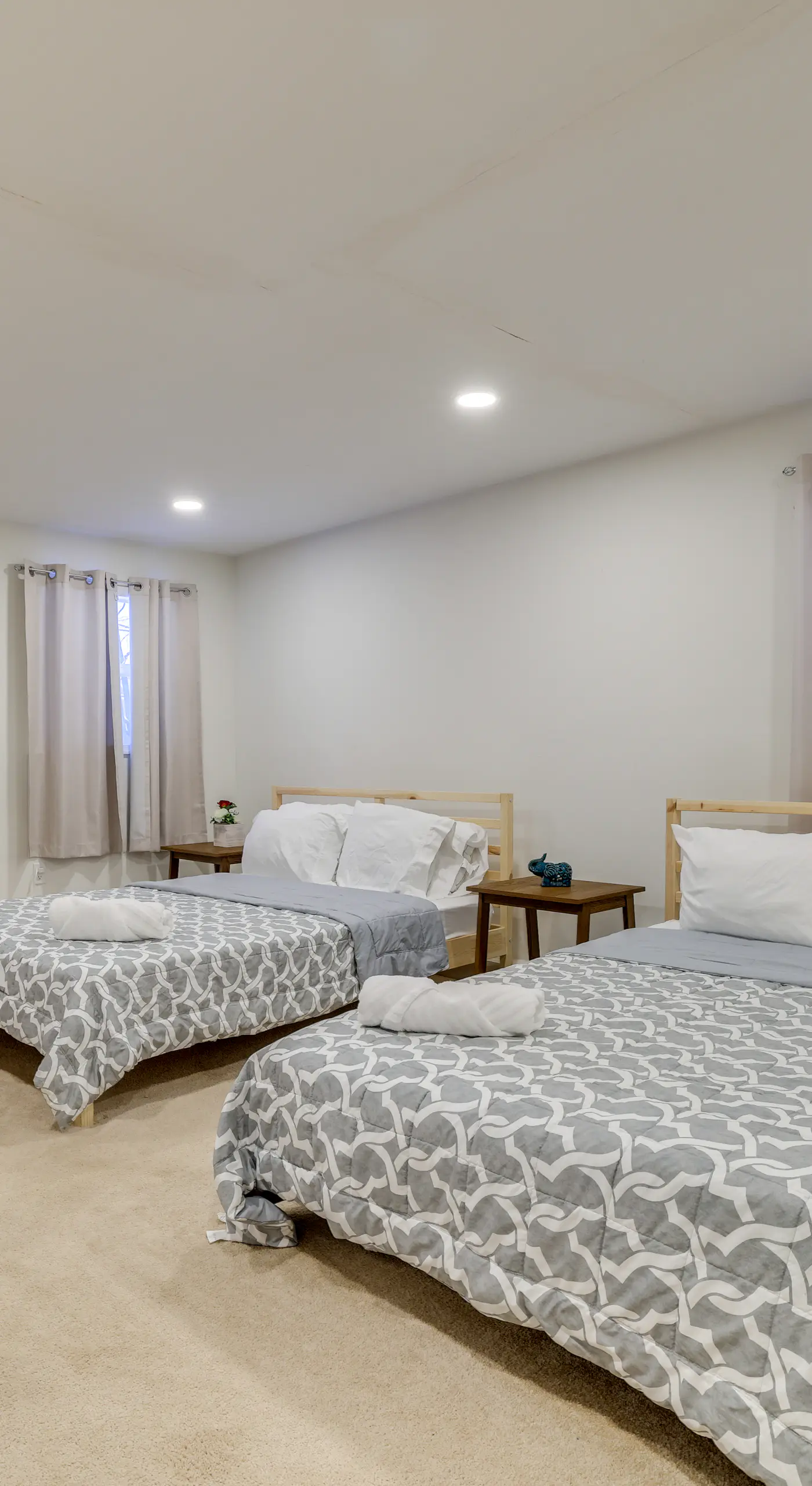 Hot Tub, Fire Pit & Game Room: Tobyhanna Home!