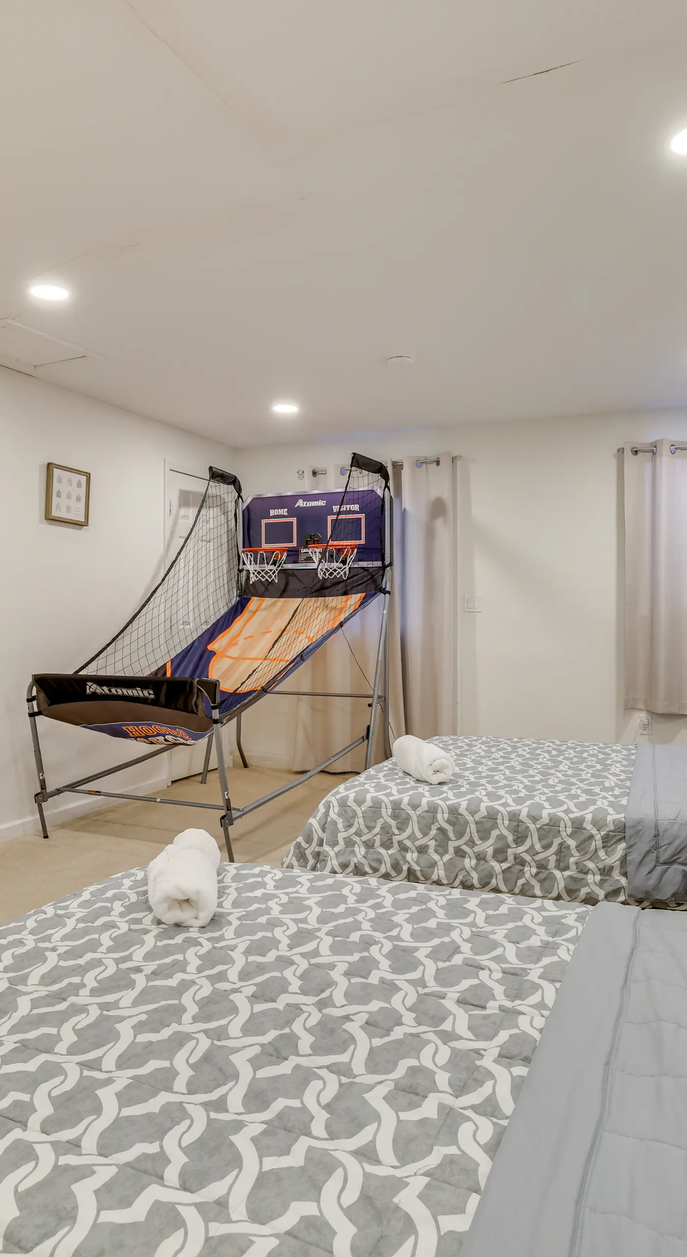 Hot Tub, Fire Pit & Game Room: Tobyhanna Home!