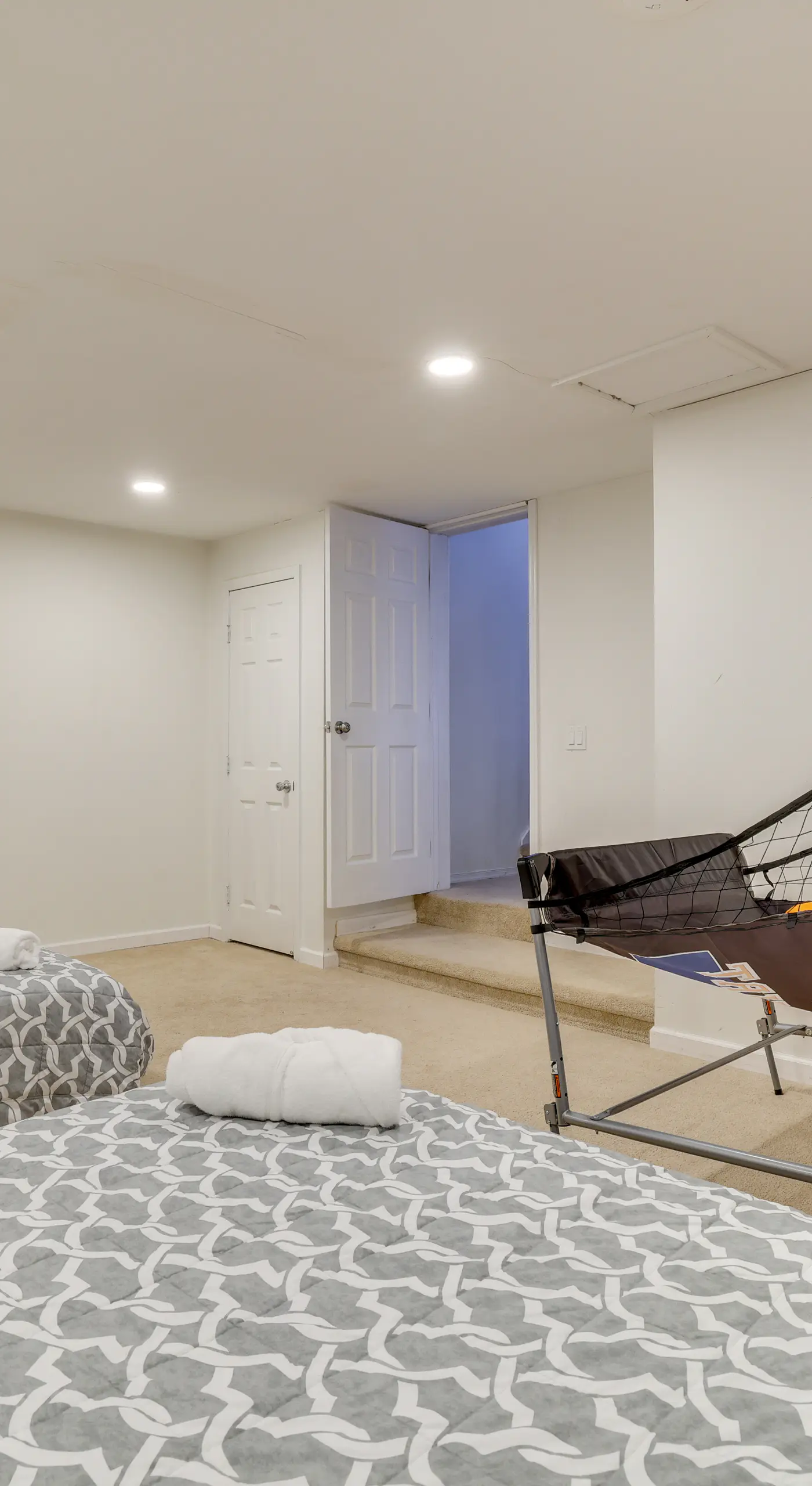 Hot Tub, Fire Pit & Game Room: Tobyhanna Home!