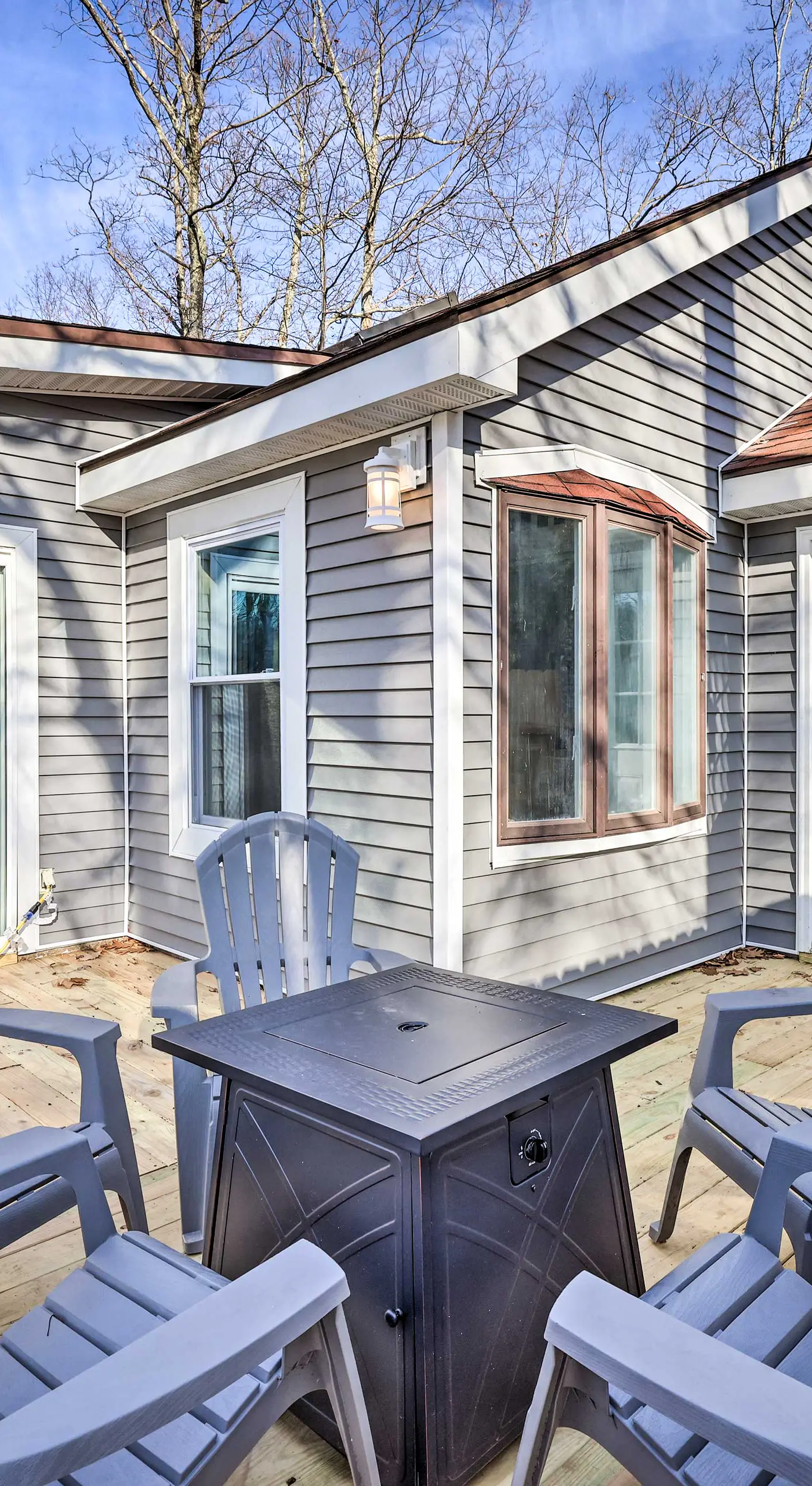 Hot Tub, Fire Pit & Game Room: Tobyhanna Home!