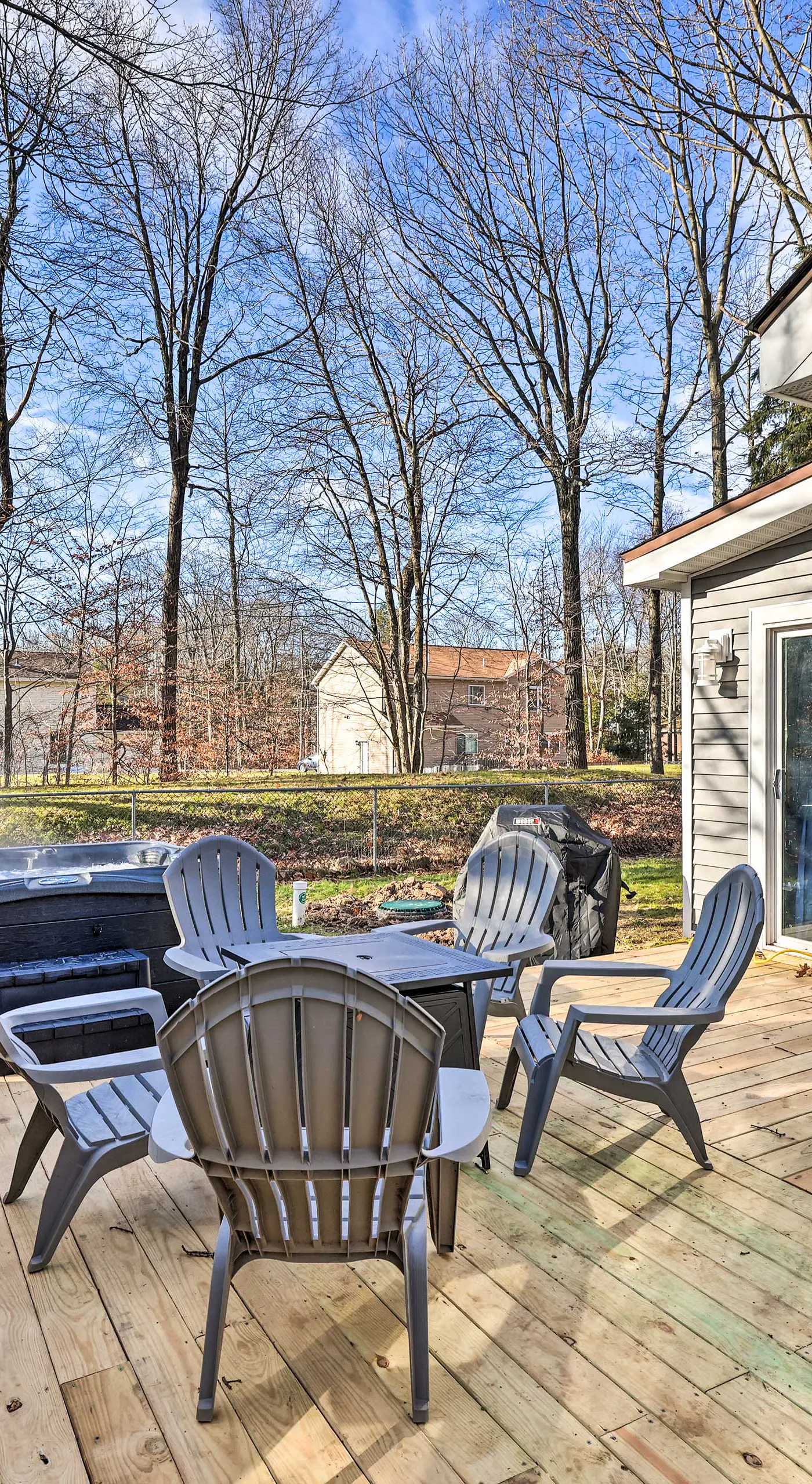 Hot Tub, Fire Pit & Game Room: Tobyhanna Home!