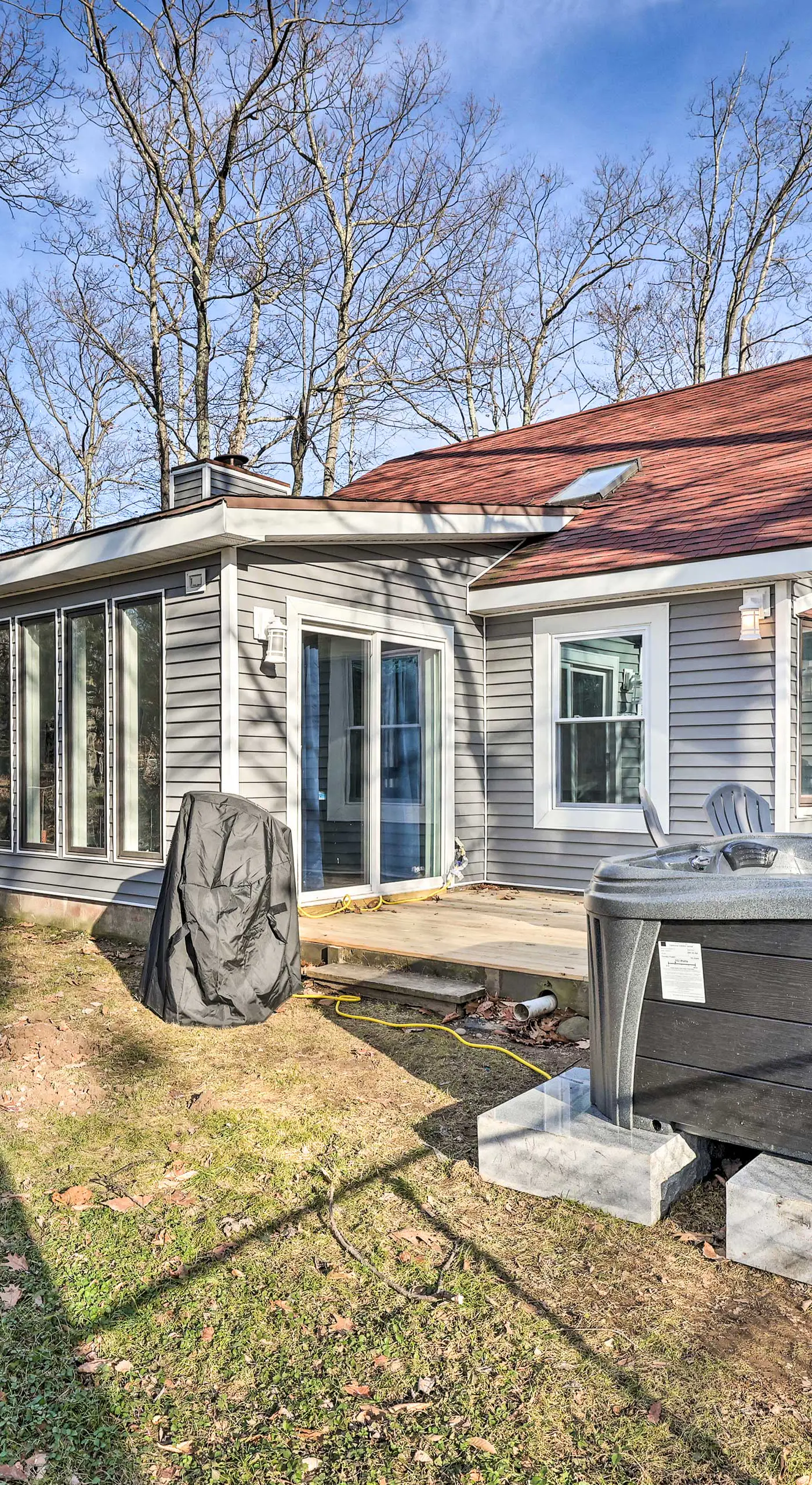 Hot Tub, Fire Pit & Game Room: Tobyhanna Home!