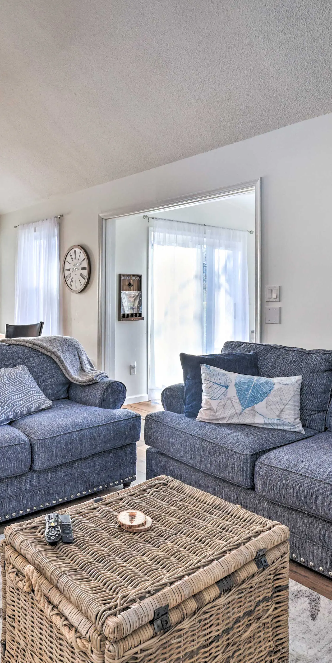 Hot Tub, Fire Pit & Game Room: Tobyhanna Home!