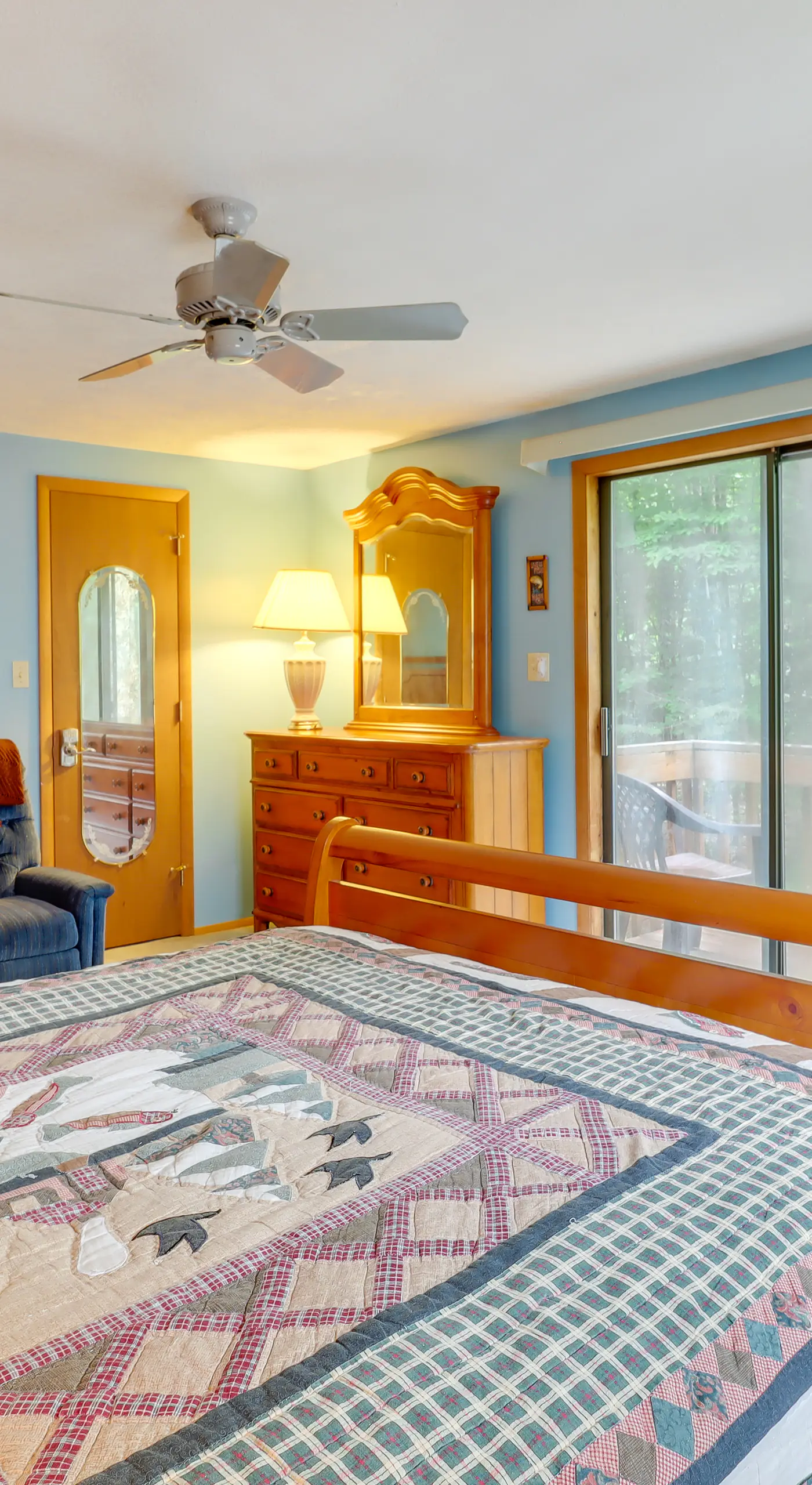 Lake Access & Decks: Pet-Friendly Poconos Cabin!