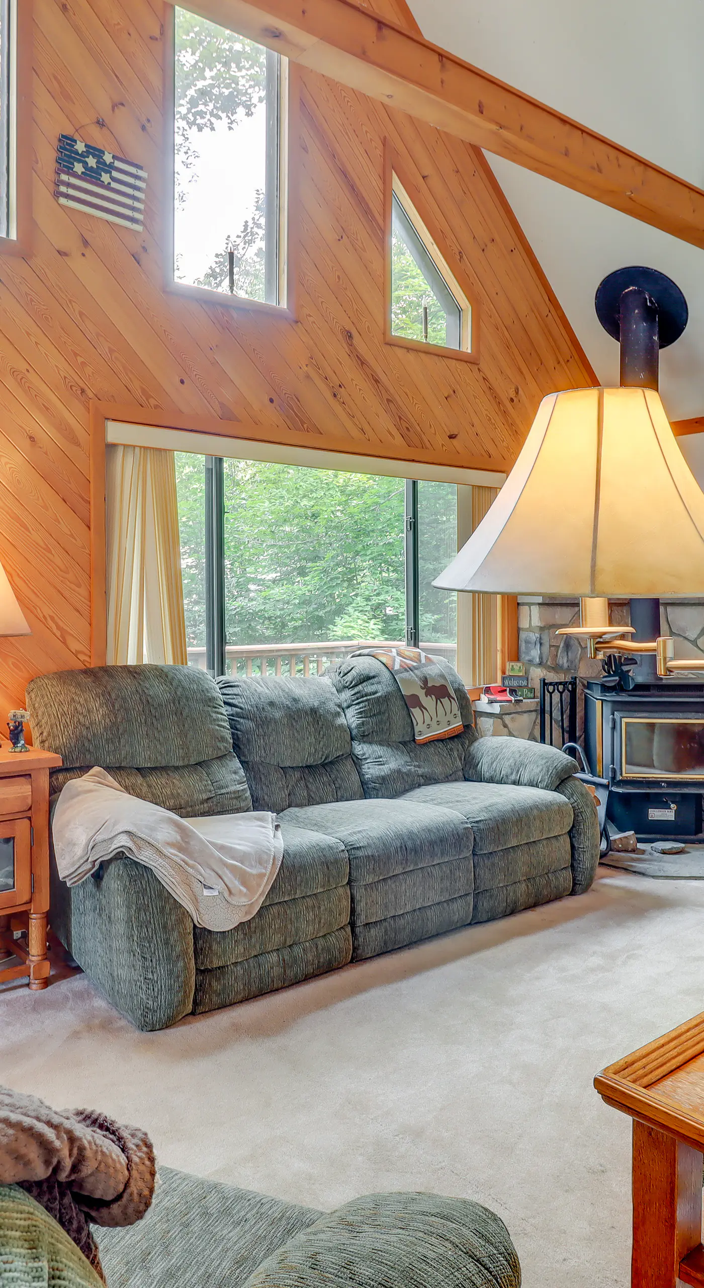 Lake Access & Decks: Pet-Friendly Poconos Cabin!