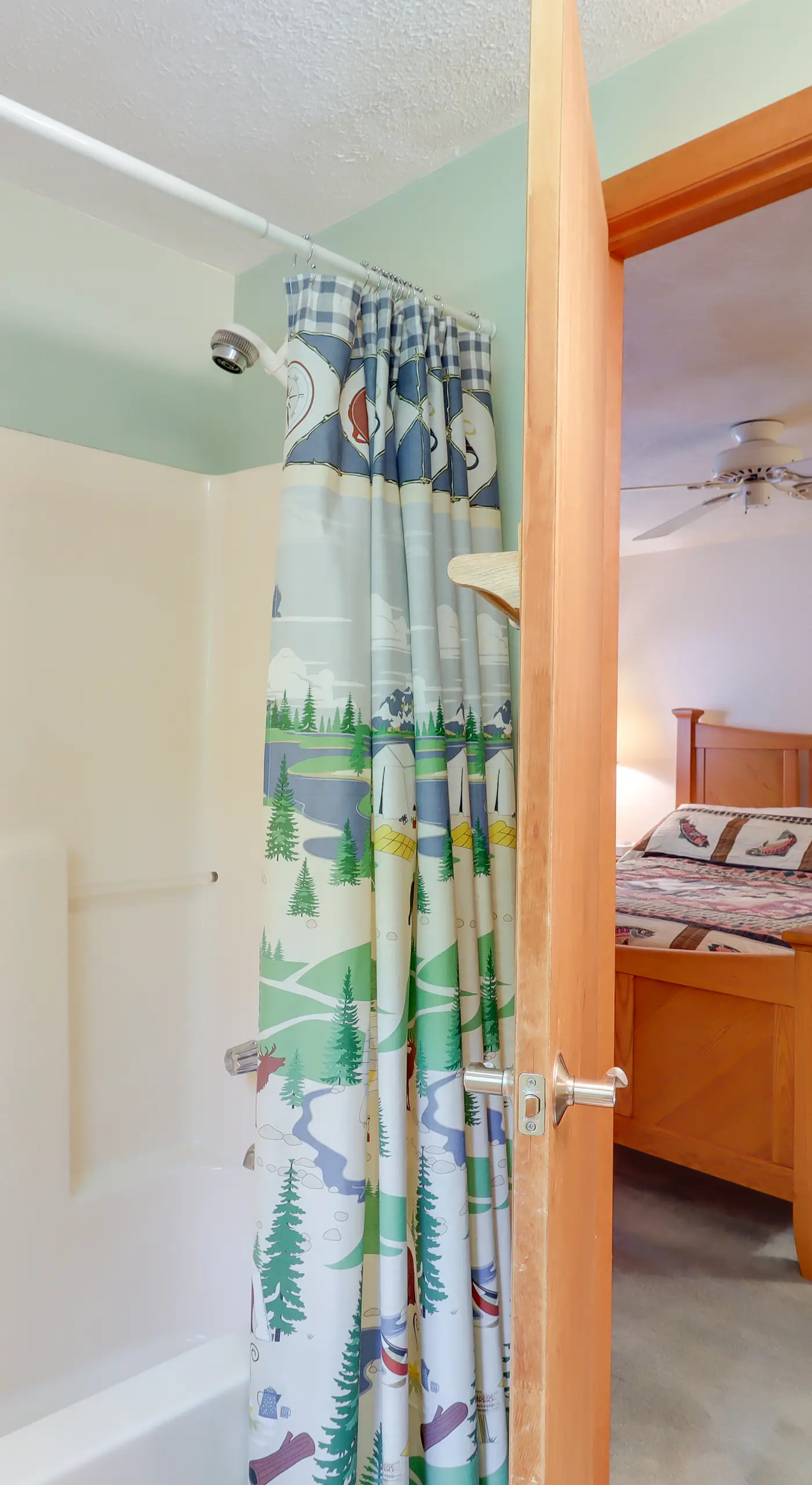 Lake Access & Decks: Pet-Friendly Poconos Cabin!