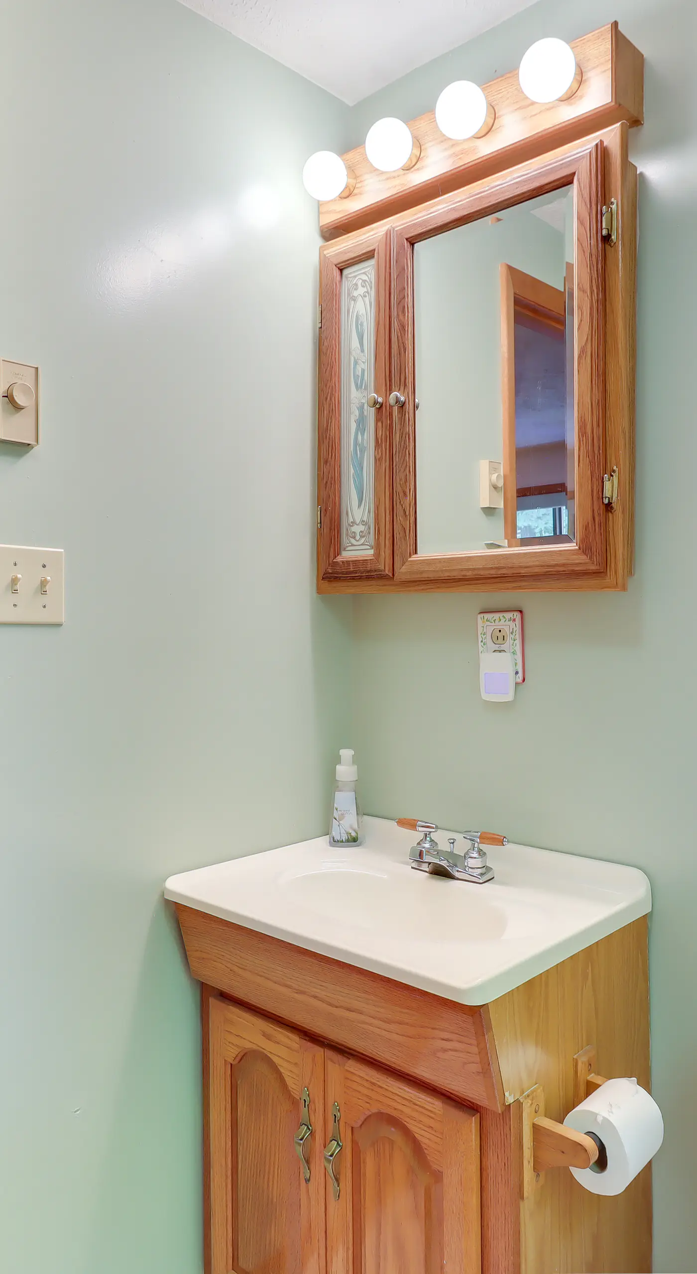 Lake Access & Decks: Pet-Friendly Poconos Cabin!