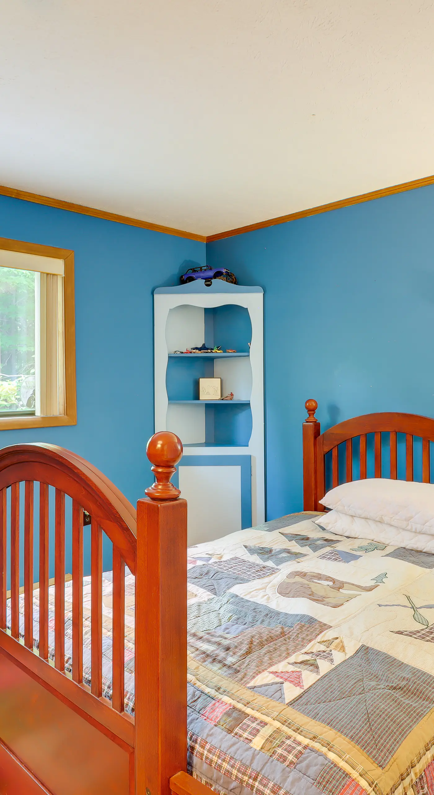 Lake Access & Decks: Pet-Friendly Poconos Cabin!
