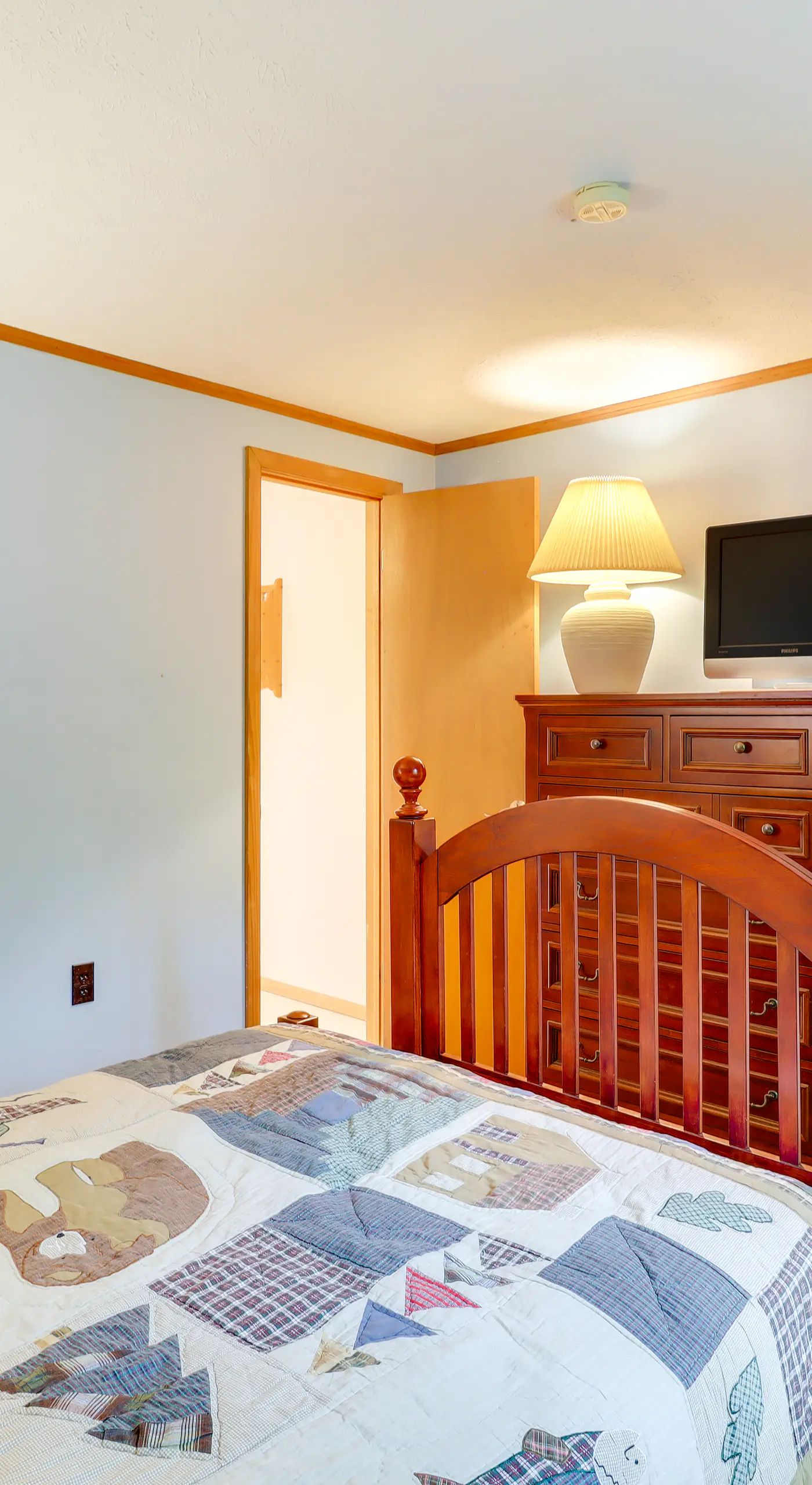 Lake Access & Decks: Pet-Friendly Poconos Cabin!