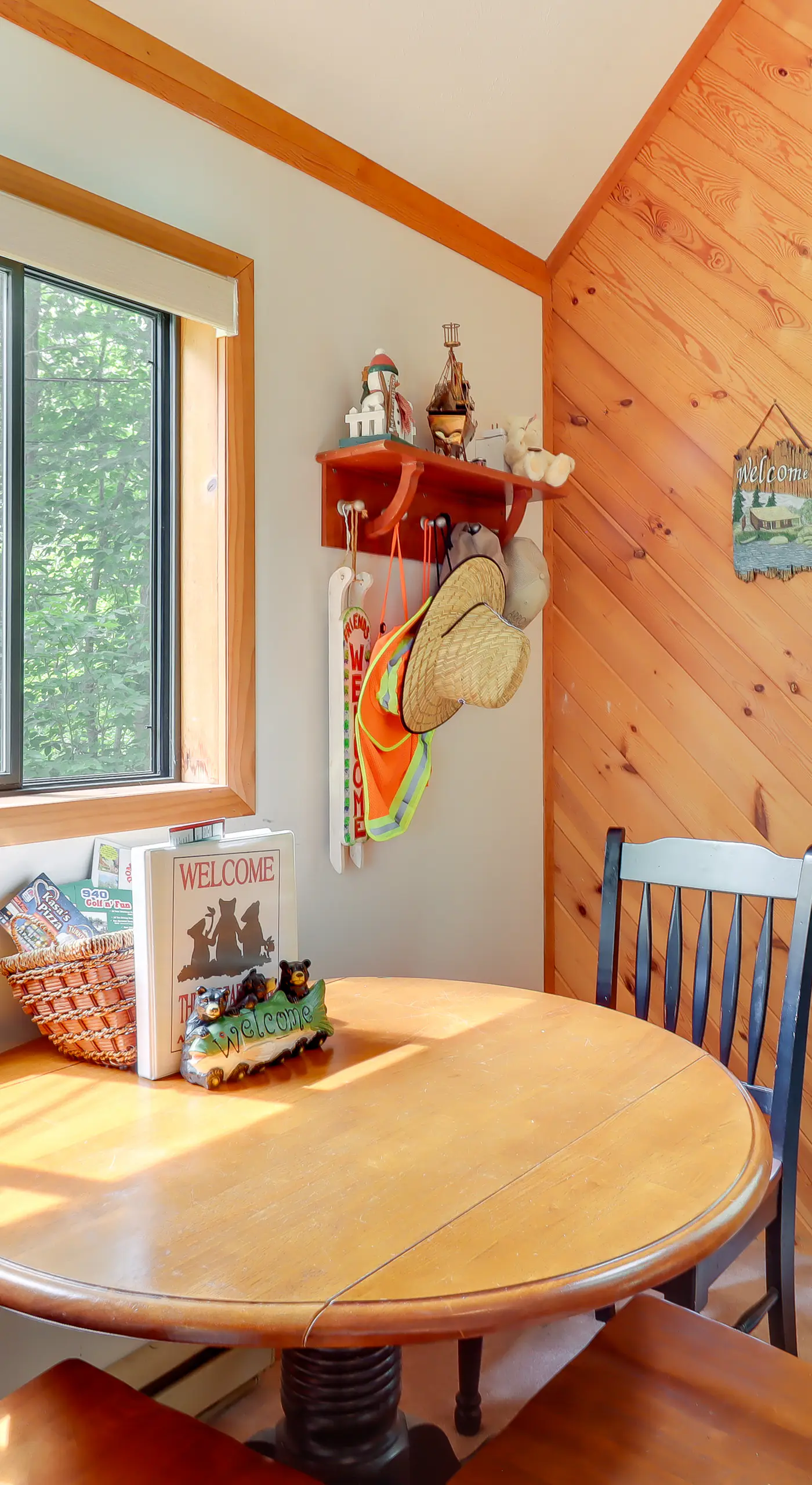 Lake Access & Decks: Pet-Friendly Poconos Cabin!