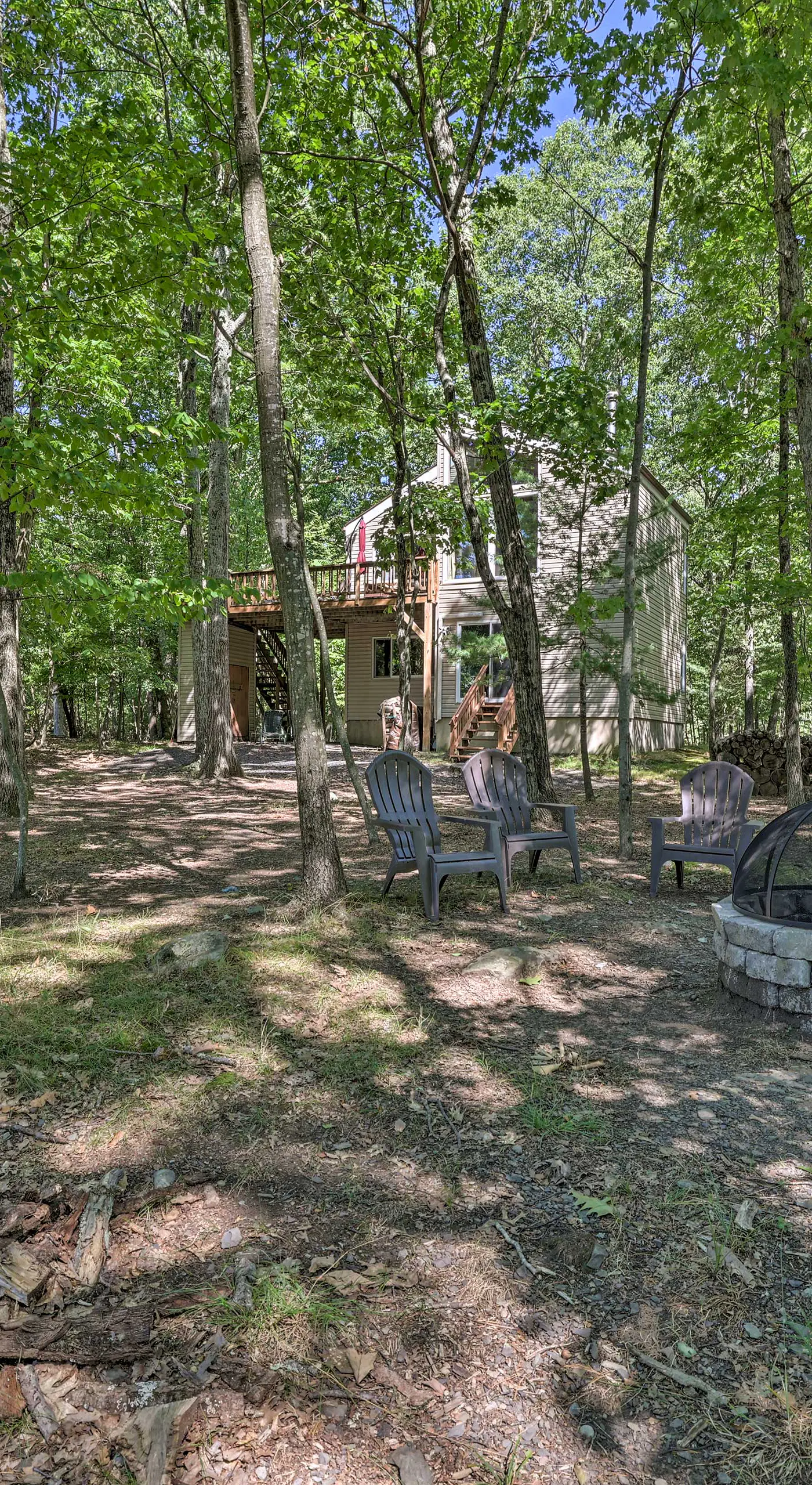 Fire Pit & Grill: Lakefront Poconos Cottage!