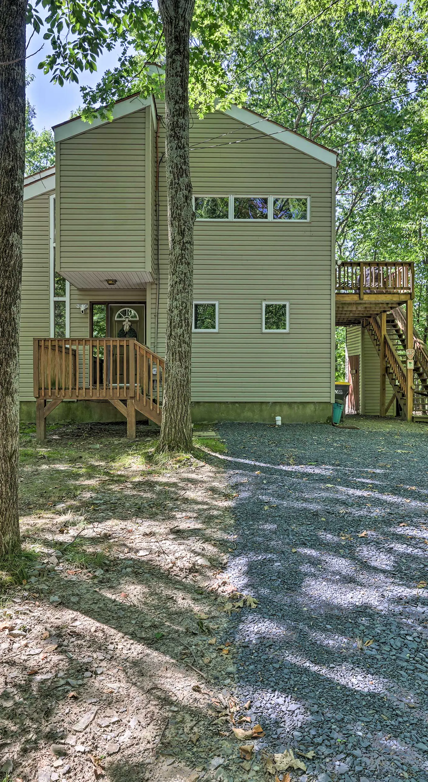 Fire Pit & Grill: Lakefront Poconos Cottage!