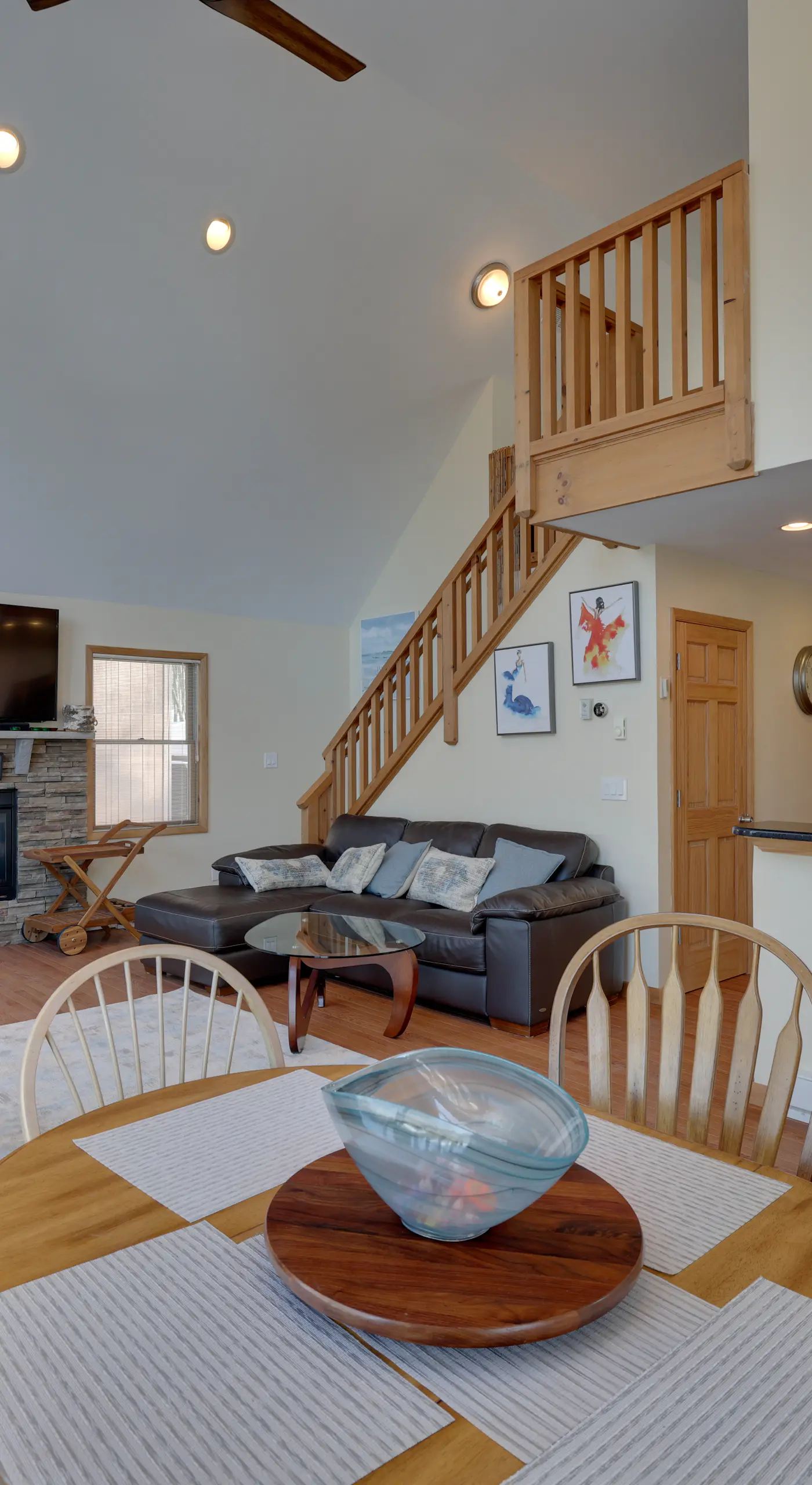 Large Deck + Resort Amenities: Lake Ariel Retreat